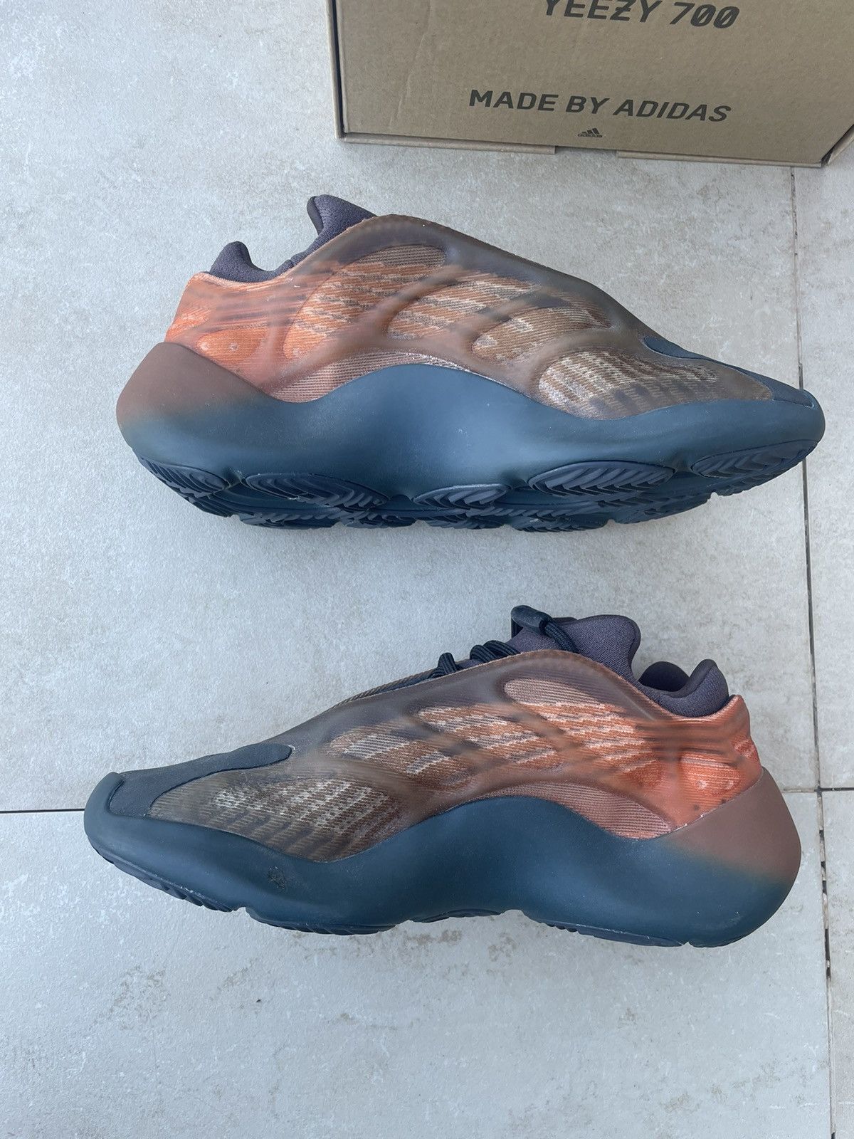 Adidas adidas Yeezy 700 V3 Copper Fade OG Box and Tags Size US 6.5 / EU 39-40 - 11 Thumbnail