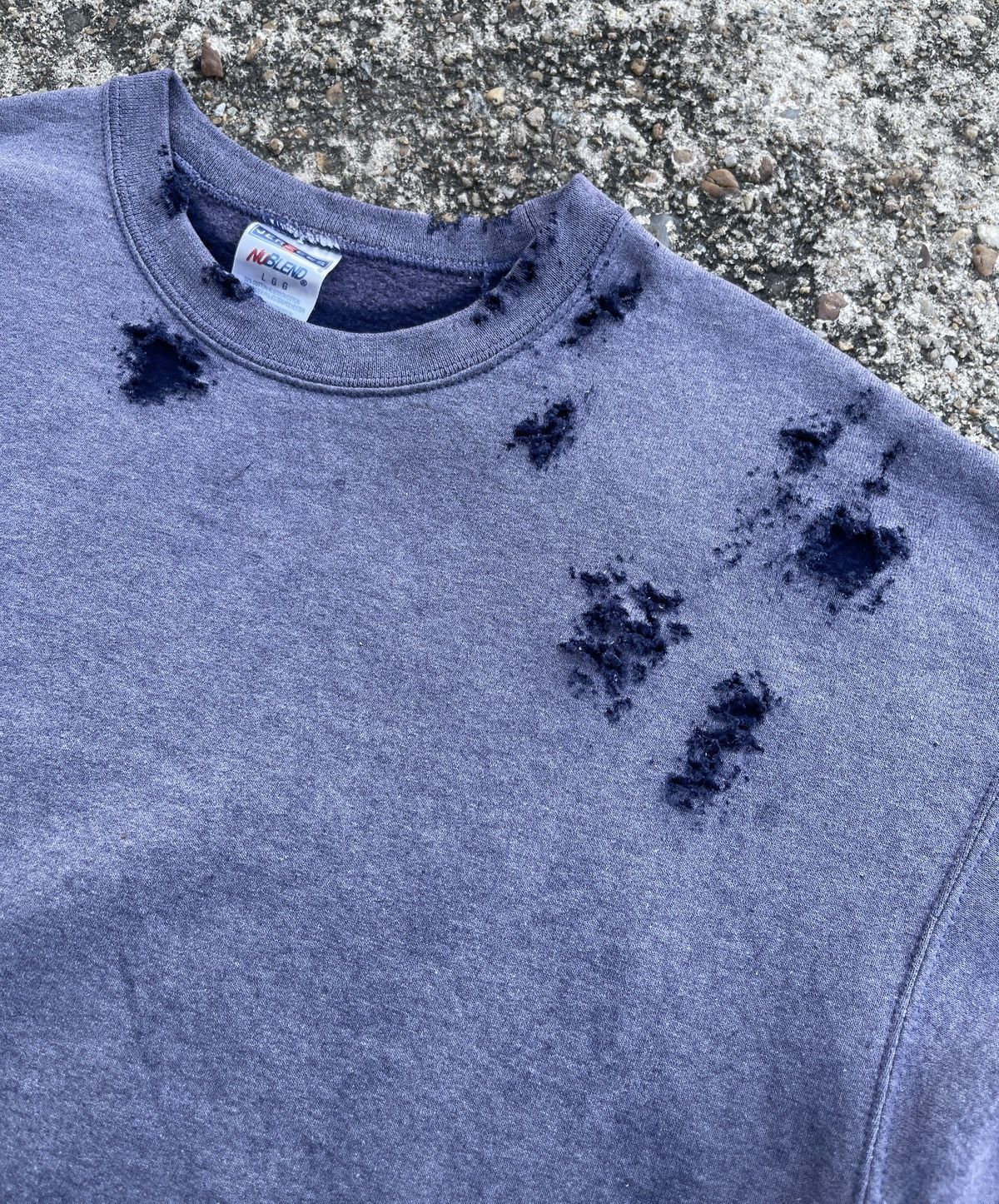 Vintage 90s Crazy Distressed Faded Blue Crewneck Size US L / EU 52-54 / 3 - 8 Thumbnail