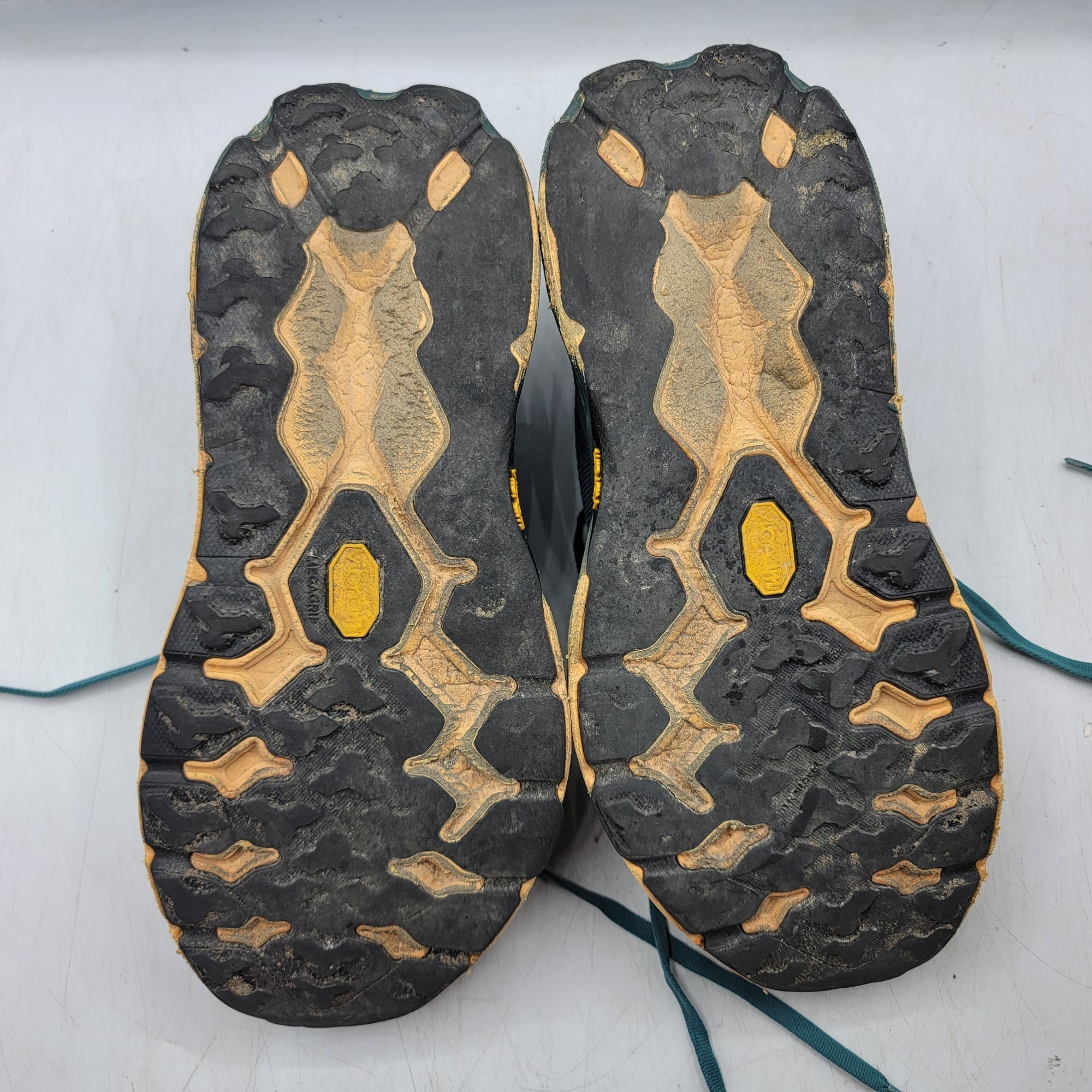 Hoka Hoka One One Speedgoat 5 GTX Womens 10 B Green Running Shoes Size US 10 / IT 40 - 8 Thumbnail