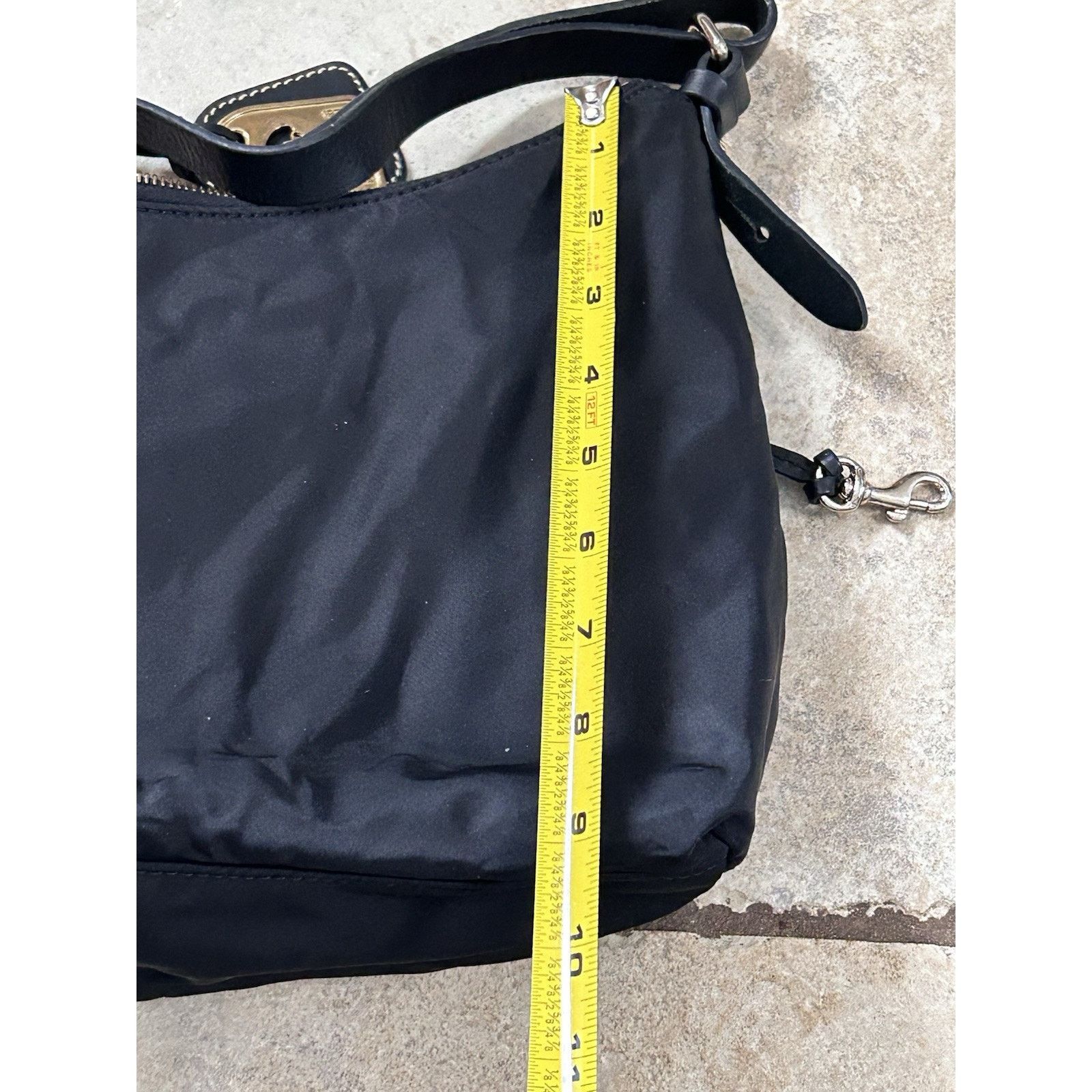 Dooney & Bourke Vntg DOONEY & BOURKE Blk Shoulder Bag Pink Lining Y2K Purse Size ONE SIZE - 4 Thumbnail