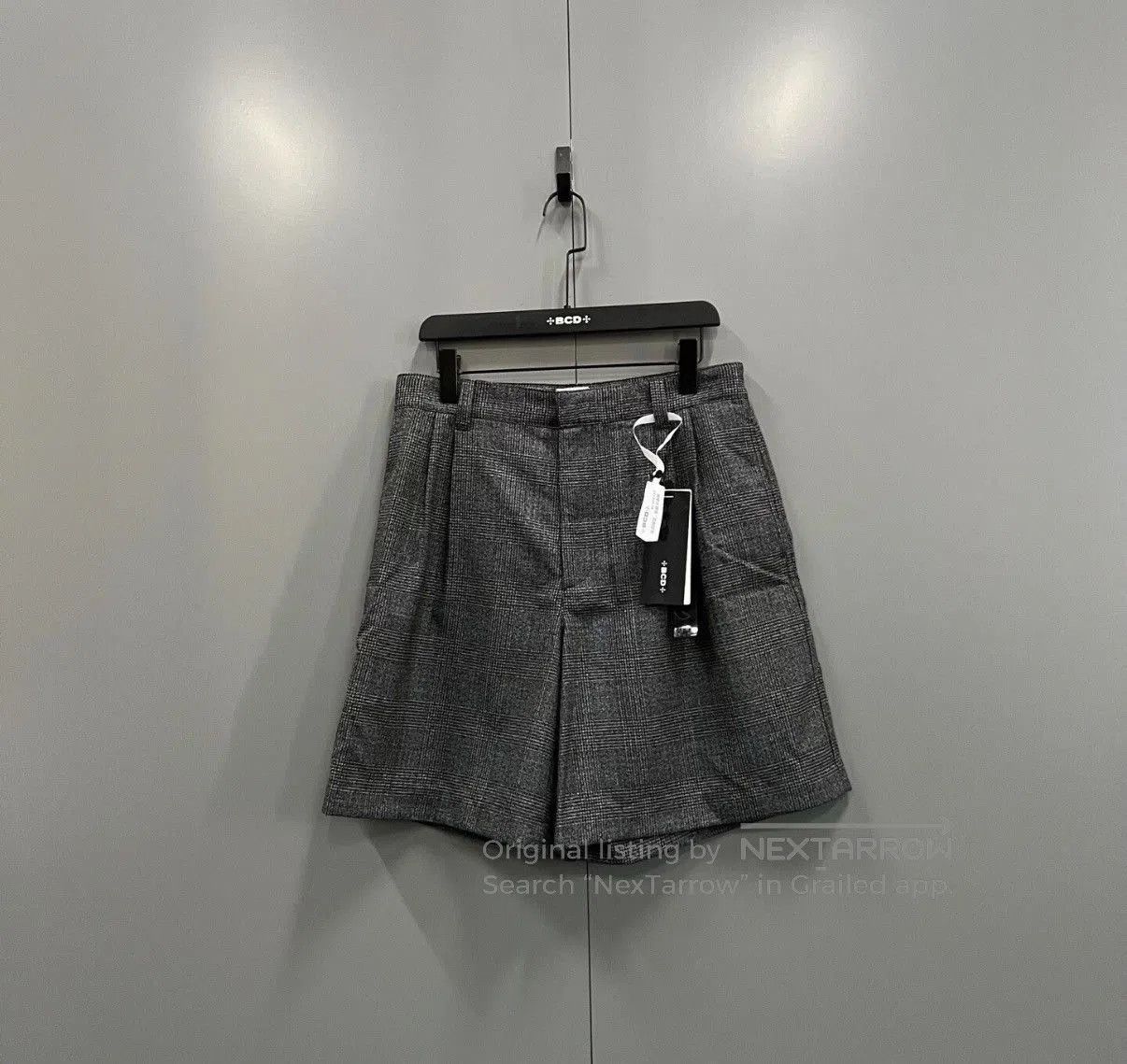 Bottega Veneta Gray Plaid High-Waisted Shorts Size 32. Size US 32 / EU 48 - 1 Thumbnail