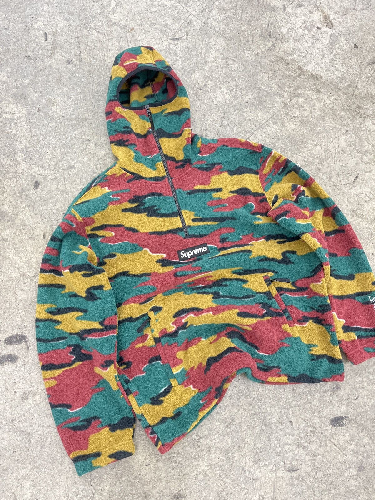 Hype × Streetwear × Supreme Supreme Polartec Facemask Half Zip 