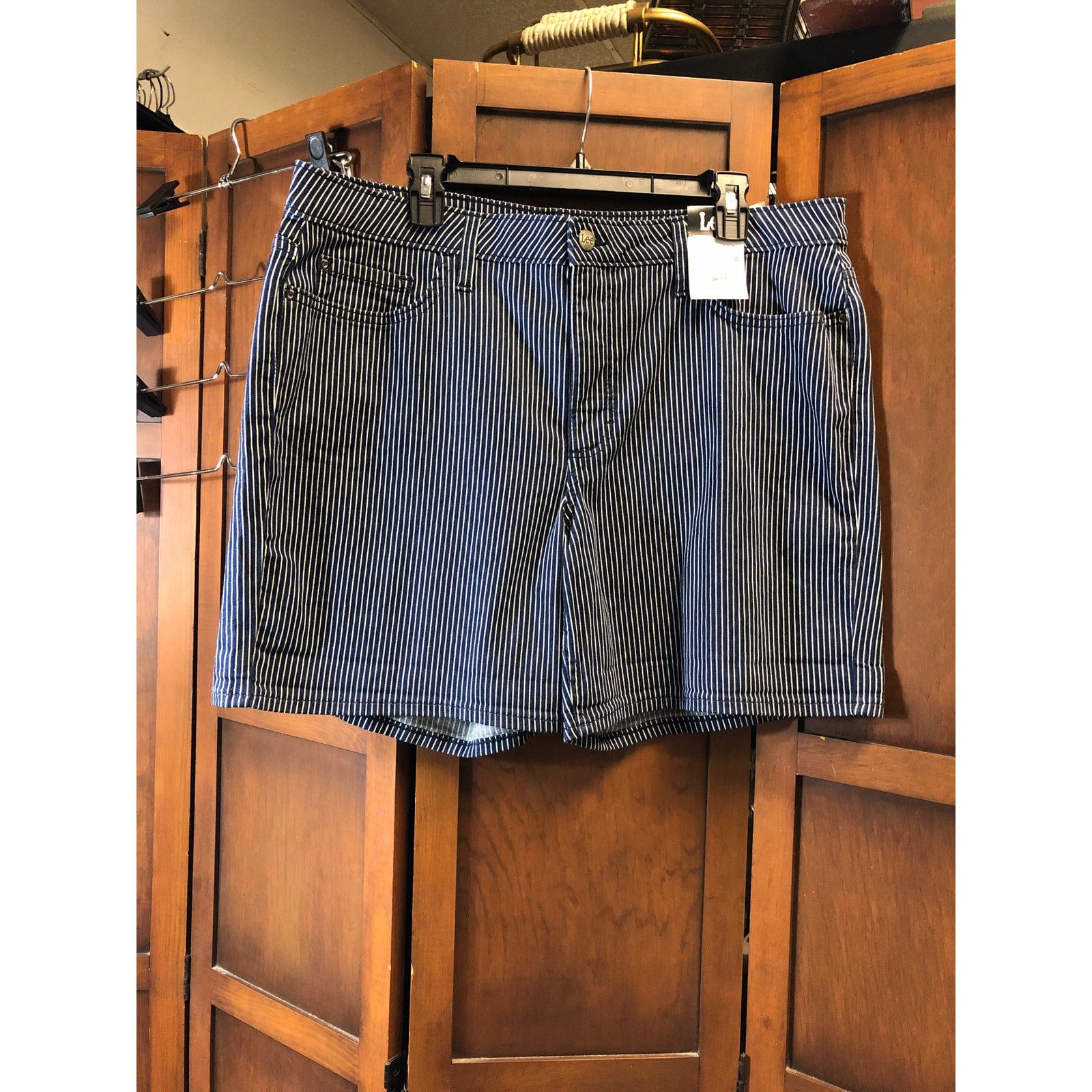 Lee womans lee shorts Size 40" / US 18 - 1 Thumbnail