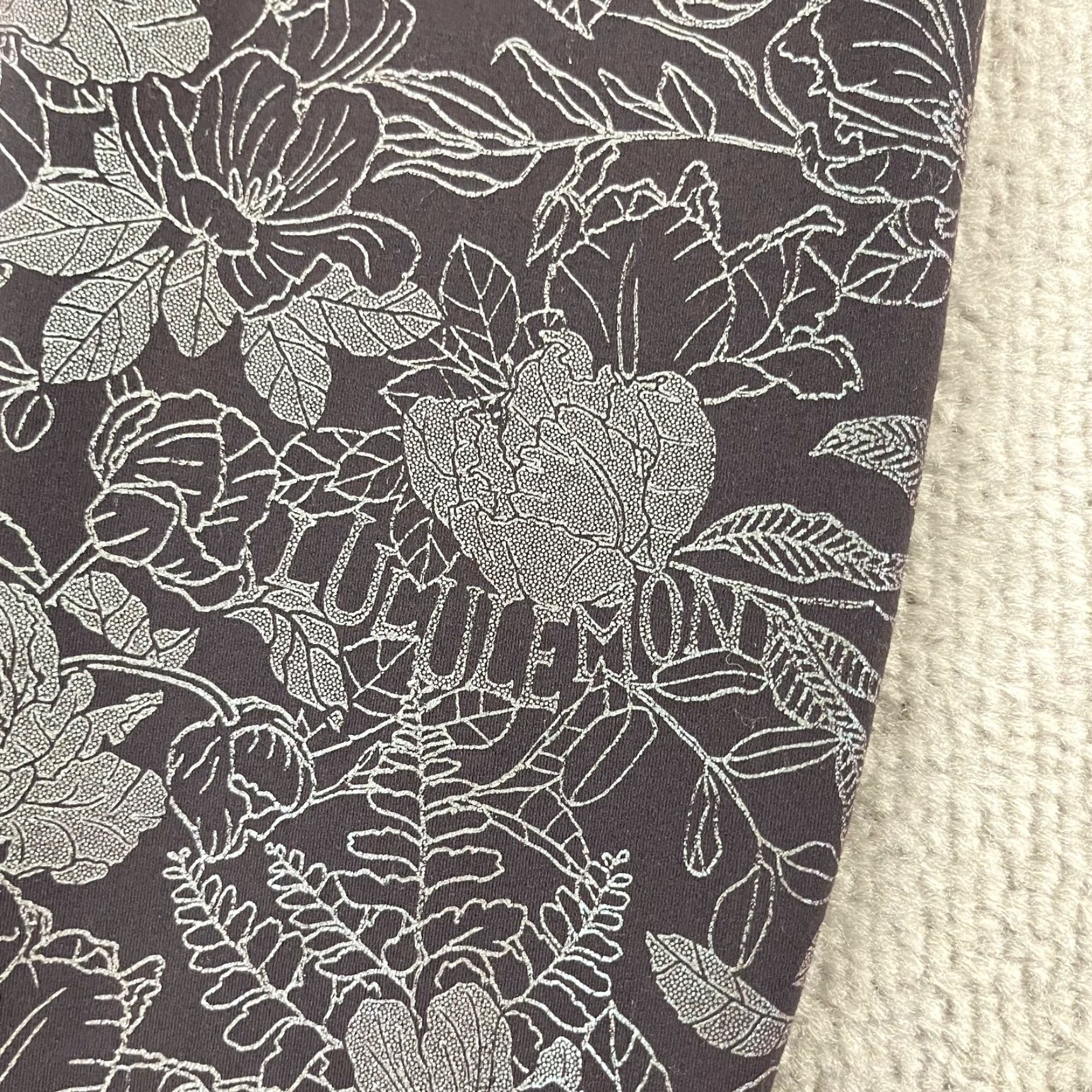 Lululemon LULULEMON Leggings Womens Size 4 High Rise Wunder Train Flourish Black Foil Yoga Size 27" / US 4 / IT 40 - 5 Thumbnail