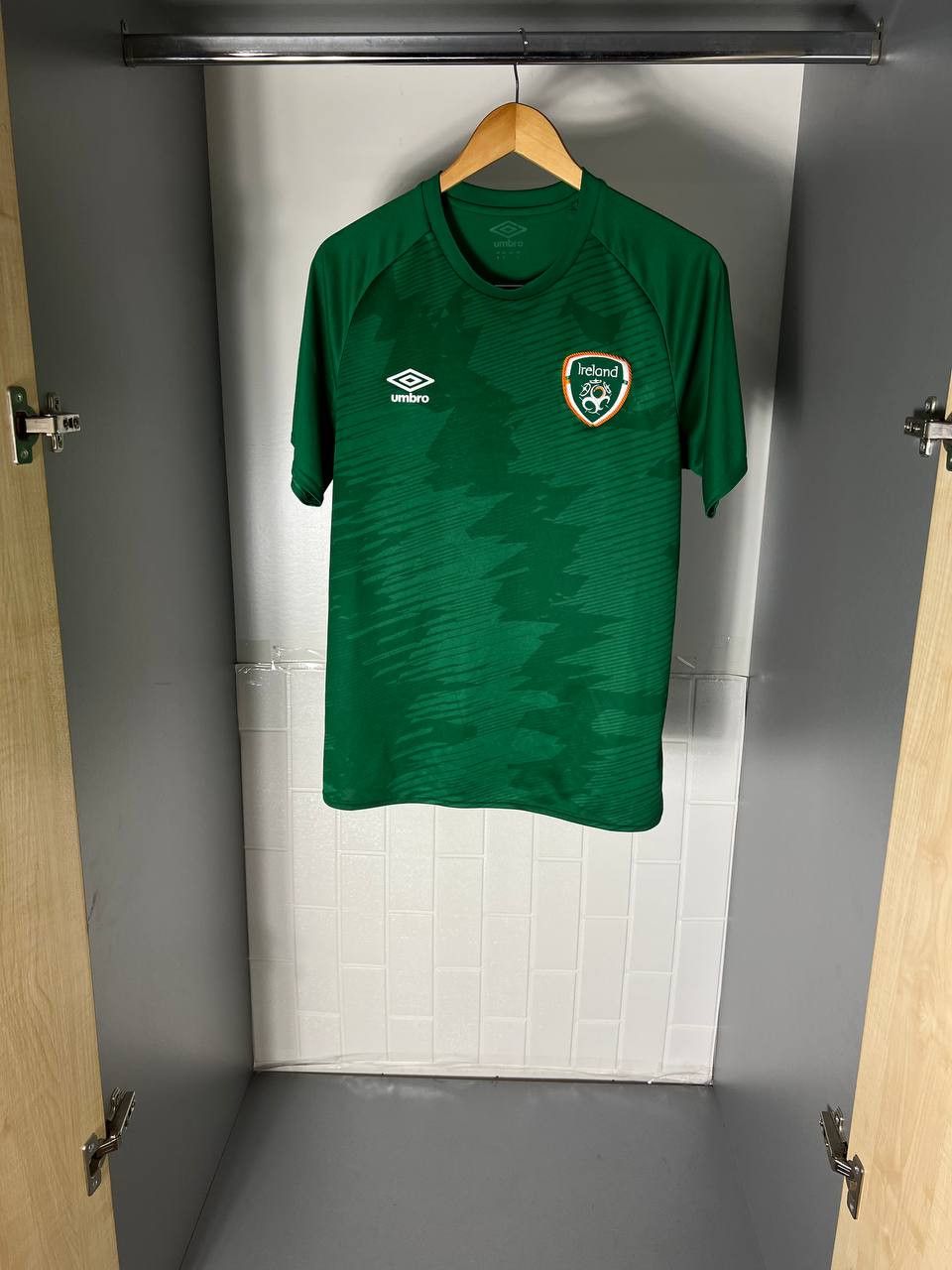 Umbro VINTAGE UMBRO IRELAND RETRO SOCCER JERSEY BLOKE Y2K 90s Size US M / EU 48-50 / 2 - 2 Thumbnail