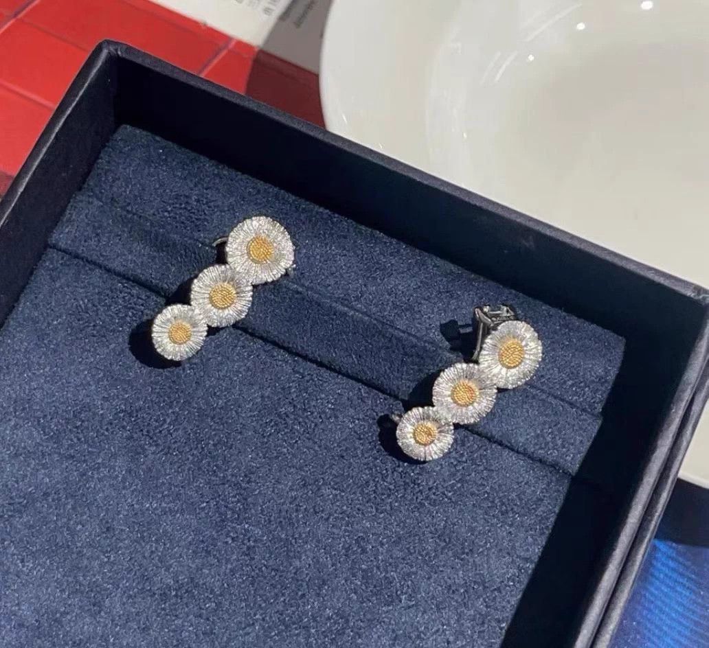 Buccellati Buccellati 3-Daisy Silver Earrings New Box M762 Size ONE SIZE - 1 Thumbnail