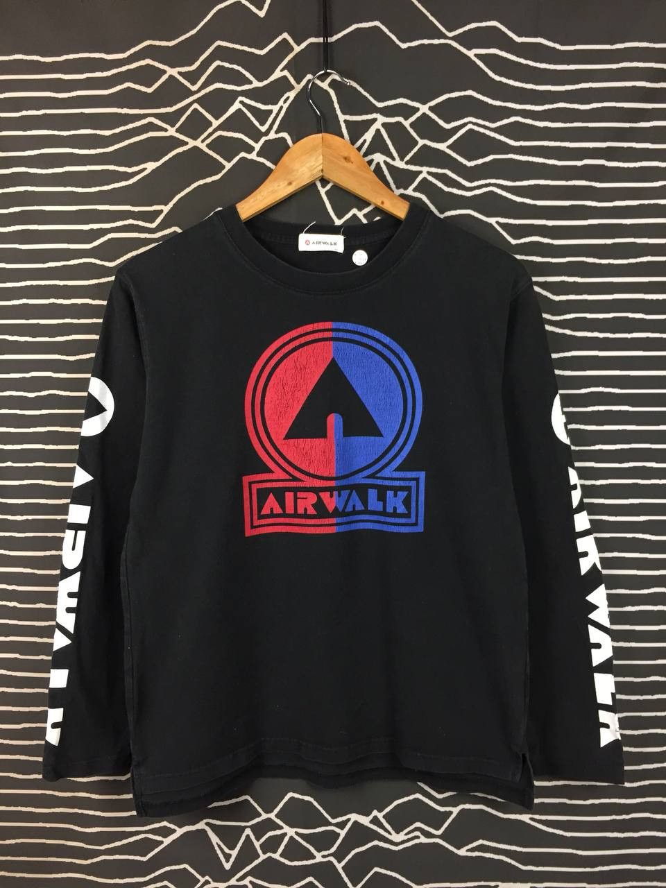 Airwalk Vtg Airwalk Skateboards Split Logo Long Sleeve Tee Size US S / EU 44-46 / 1 - 1 Thumbnail