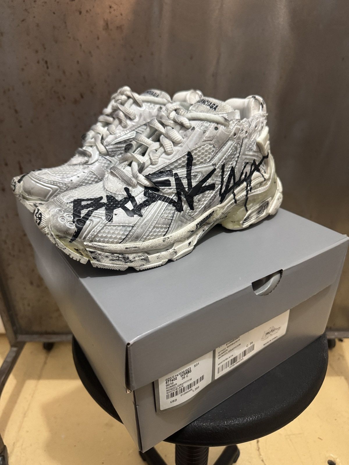 Balenciaga Balenciaga Runner Graffiti - White Size US 9 / IT 39 - 2 Thumbnail