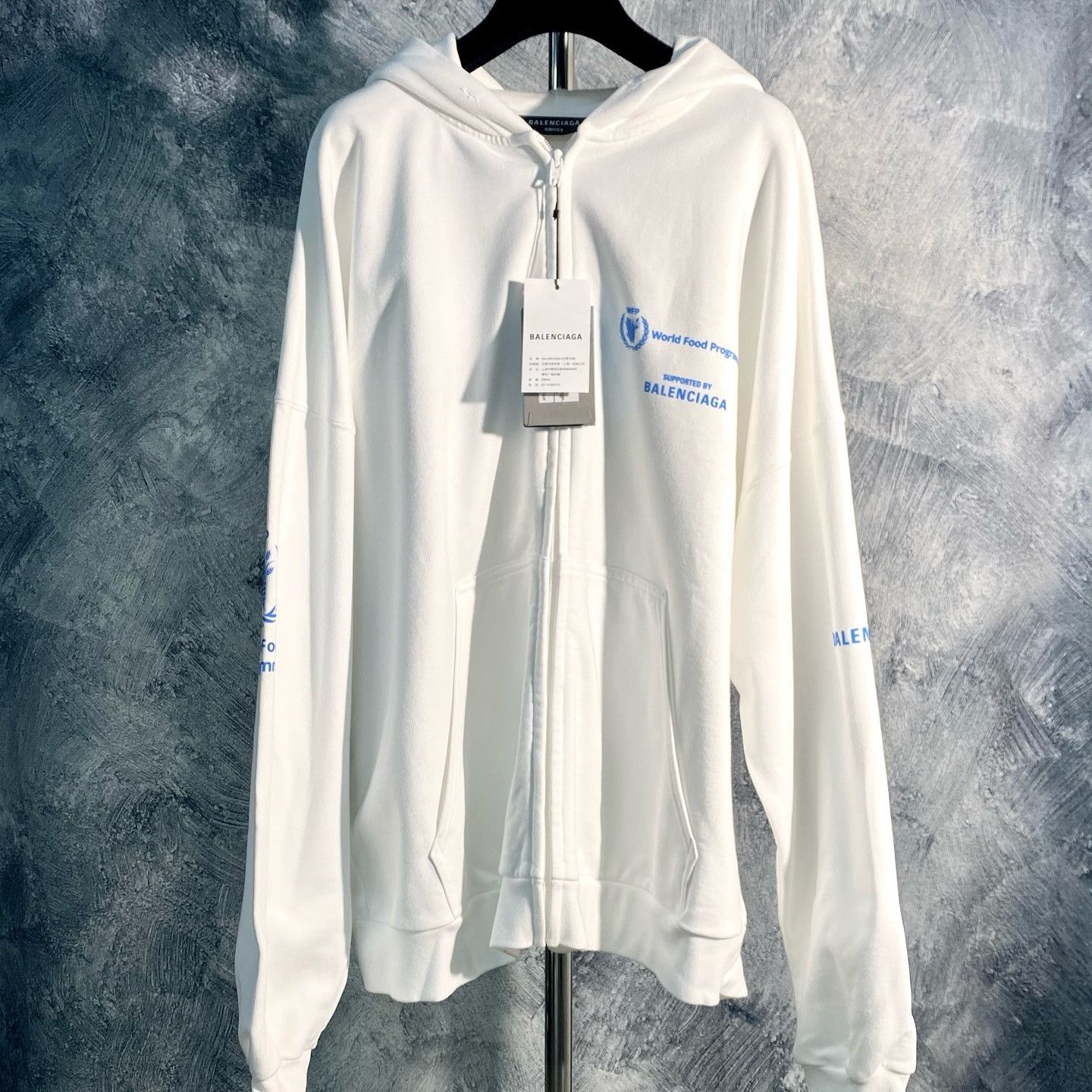 Balenciaga Balenciaga x WFP Logo Zip-Up Hoodie Size M Size US M / EU 48-50 / 2 - 1 Thumbnail