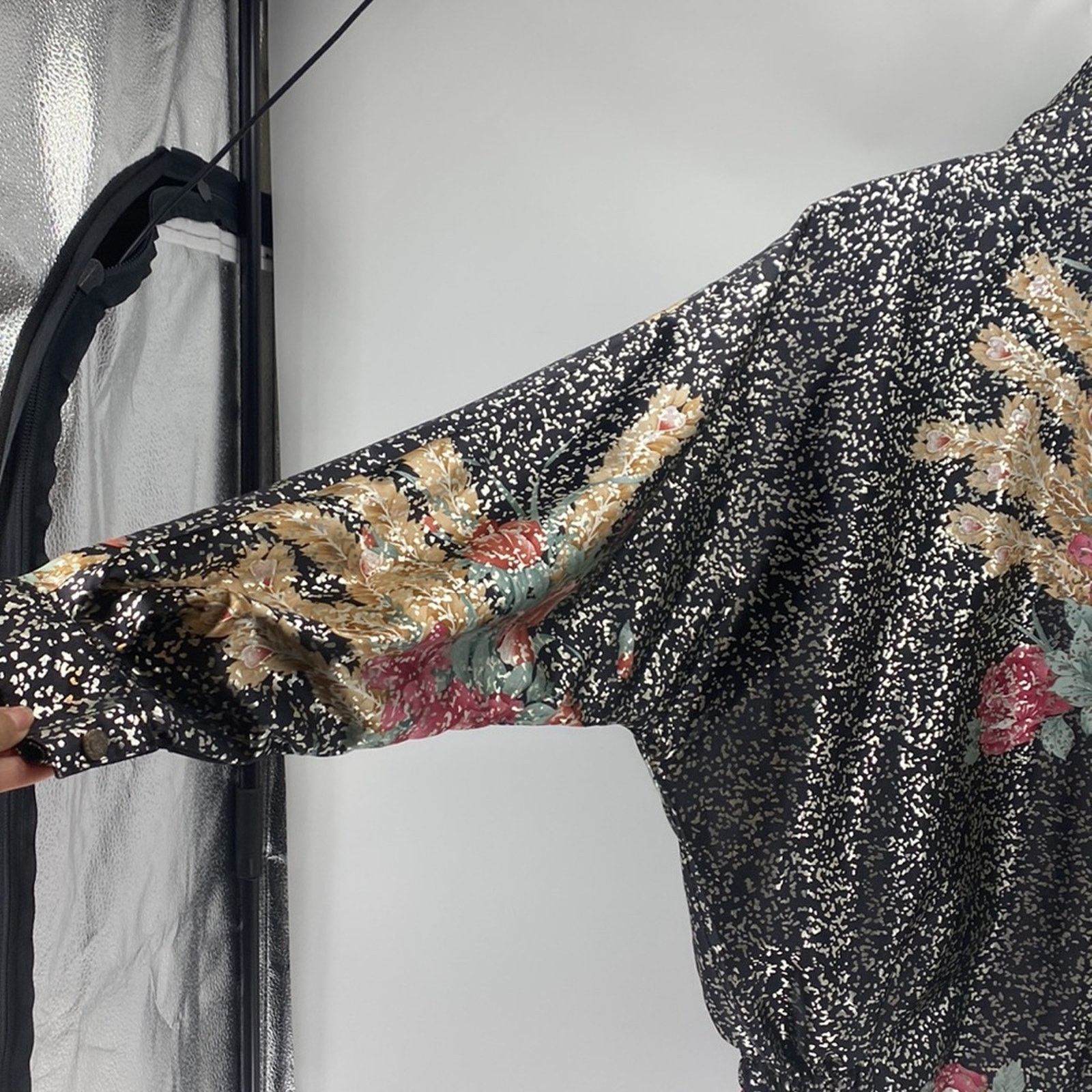 Vintage Vintage 80s 90s Silver metallic Reversible Windbreaker sz L Size L / US 10 / IT 46 - 9 Thumbnail