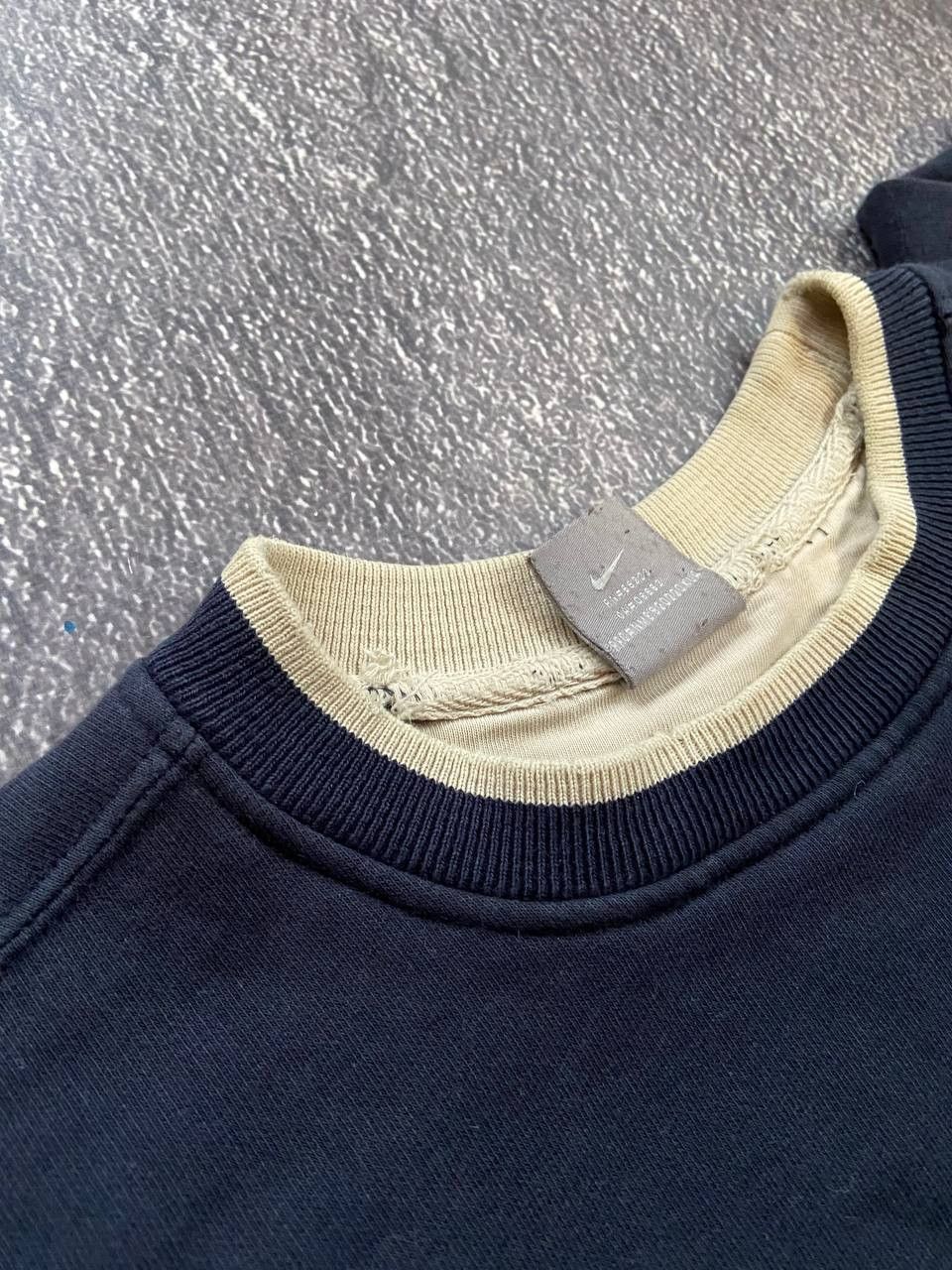 Nike Vintage Nike Y2K distressed sweatshirt Size US L / EU 52-54 / 3 - 7 Thumbnail
