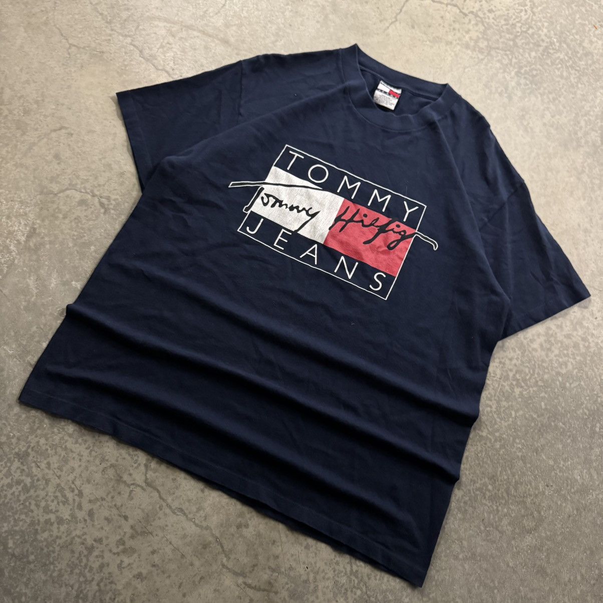 Tommy Hilfiger Vintage 90s Tommy Jeans Navy Flag Logo T-Shirt Size Large Size US L / EU 52-54 / 3 - 2 Thumbnail