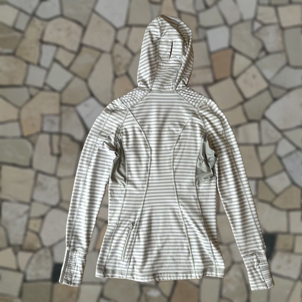 Lululemon Lululemon Run: Back On Track Pullover Striped Top Long Sleeve Women’s 10 Gray / White Hooded Size L / US 10 / IT 46 - 1 Thumbnail