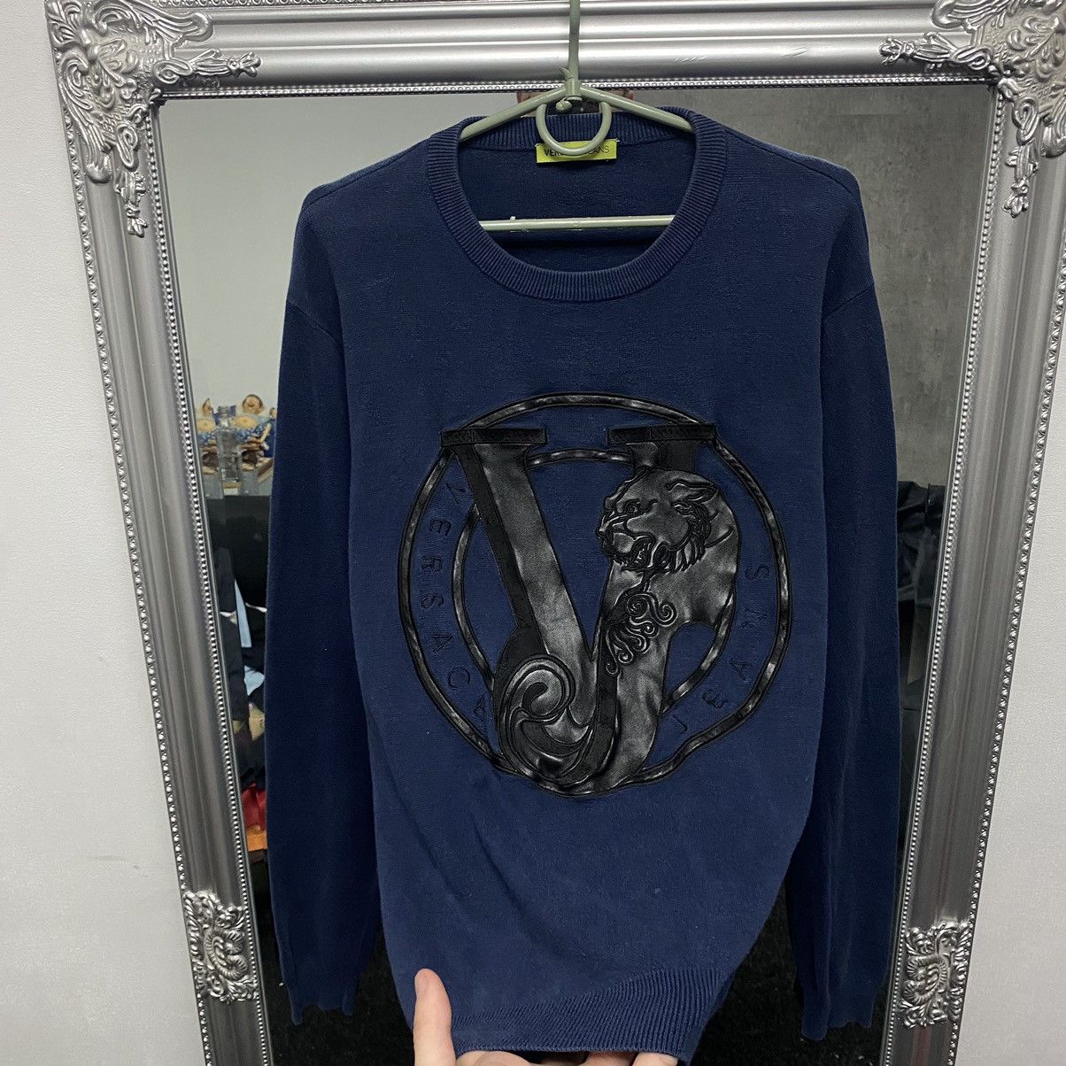 Versace Vintage Versace big logo sweatshirt navy Size US L / EU 52-54 / 3 - 3 Thumbnail
