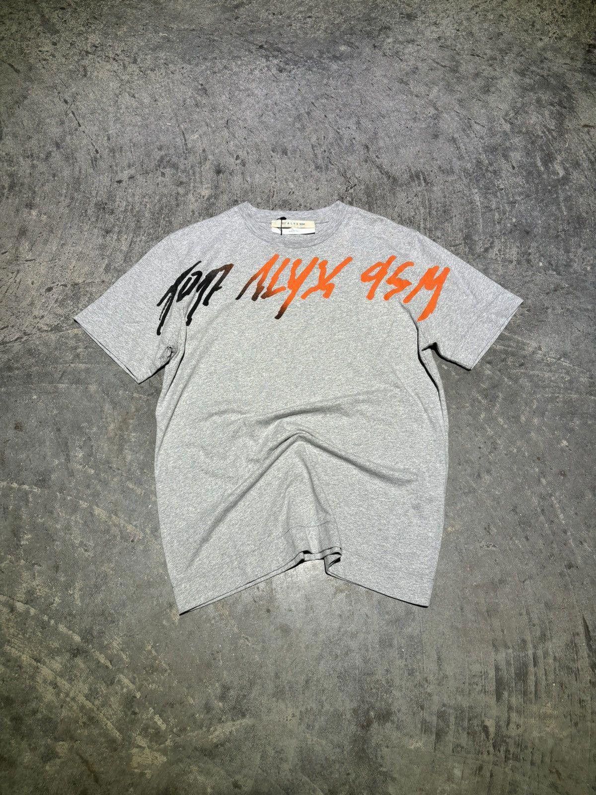 1017 ALYX 9SM [NEW] 1017 ALYX 9SM “Script” Tee Size US S / EU 44-46 / 1 - 2 Thumbnail