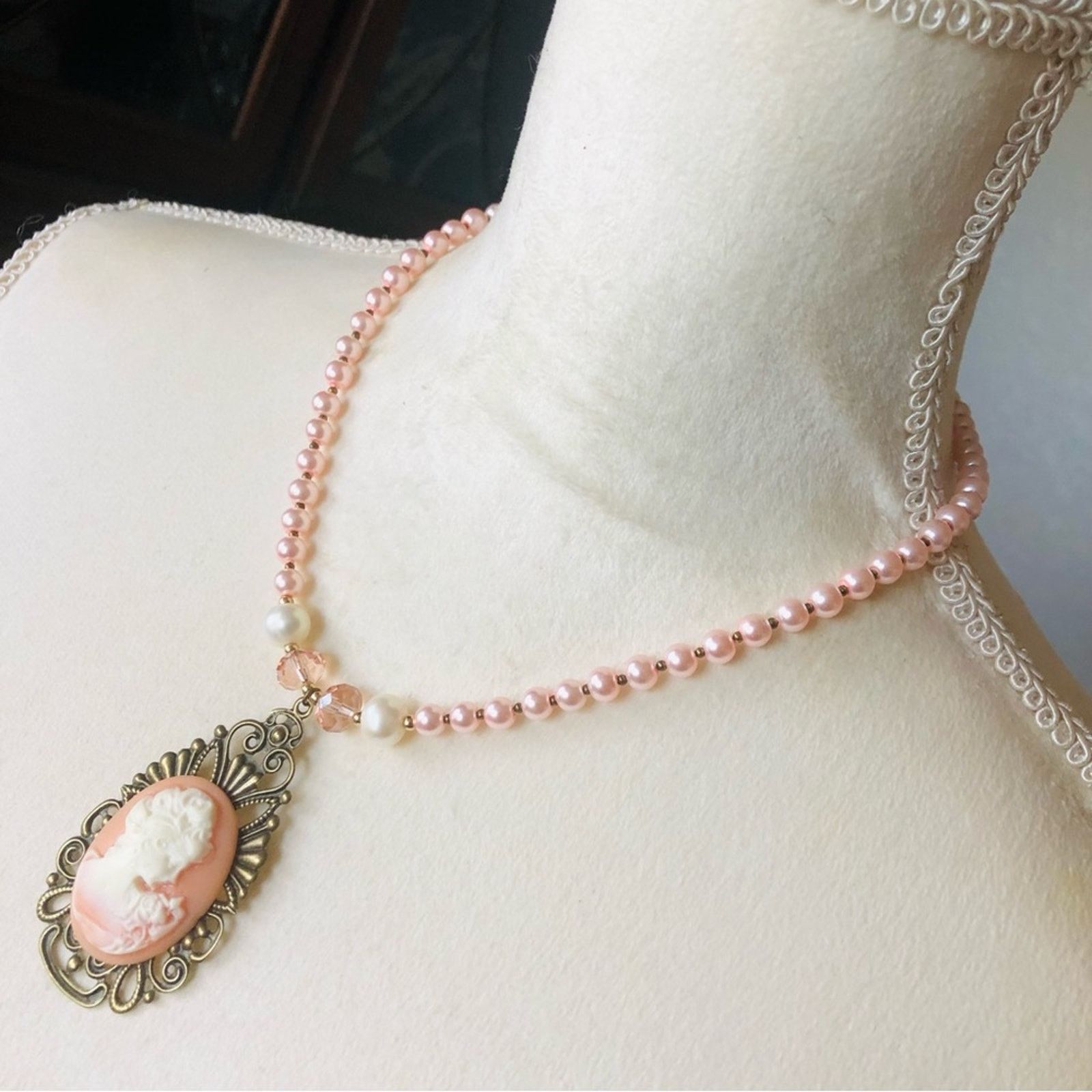 Handmade Handcrafted repurpose victorian lady cameo Pearl necklace Size ONE SIZE - 4 Thumbnail