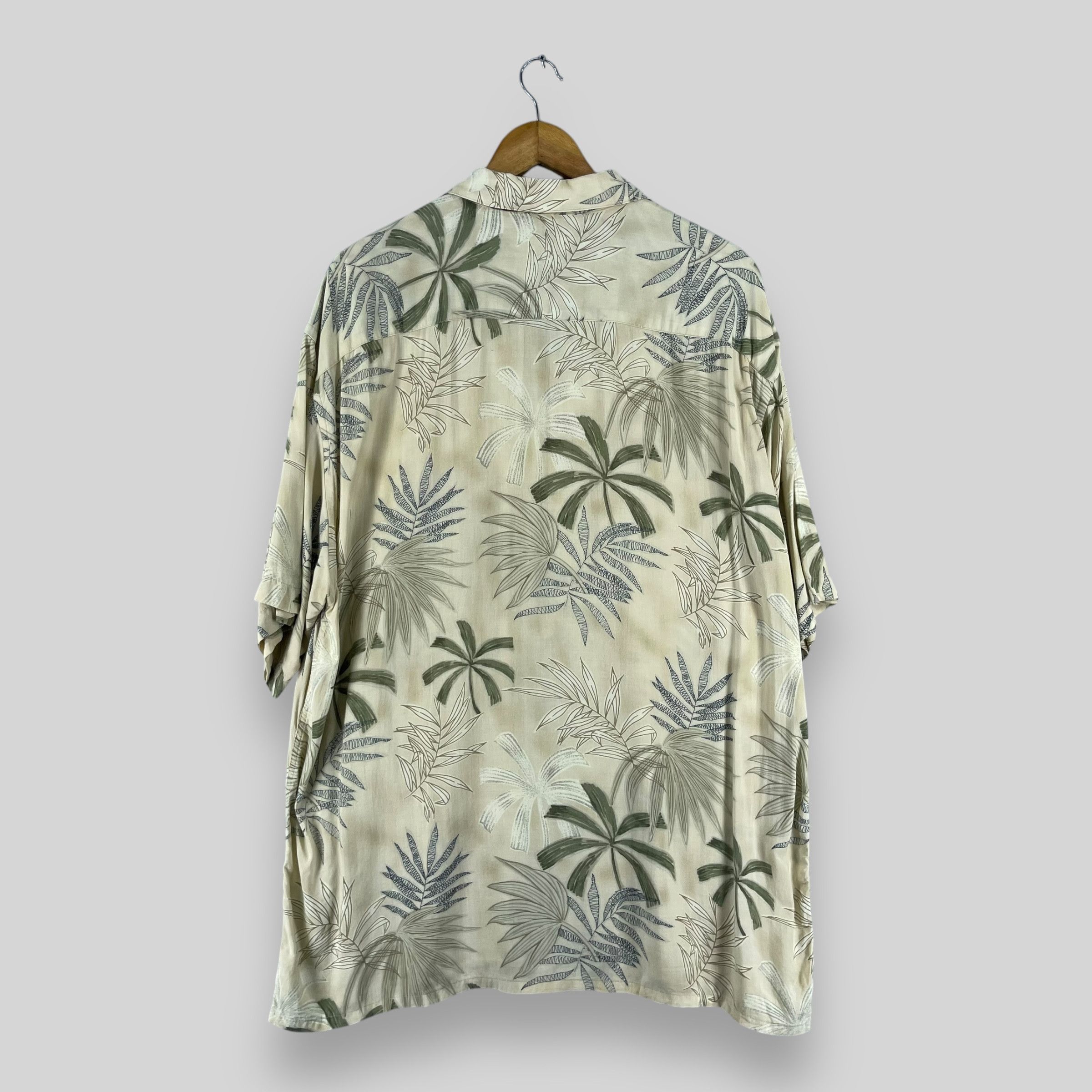 Japanese Brand Vintage Hawaiian Floral Guam Beach Surf Rayon Shirt Size US XL / EU 56 / 4 - 8 Thumbnail