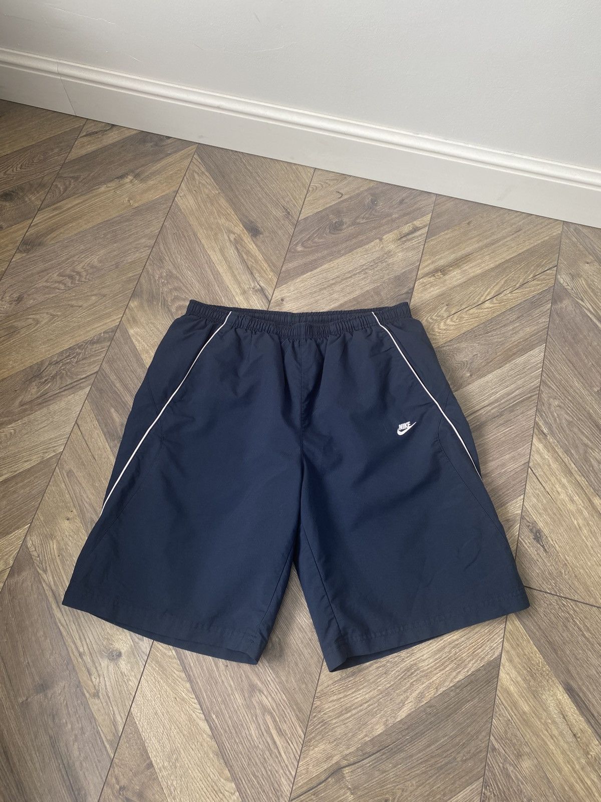 Nike Vintage Nike Shorts 90 s style Size US 33 - 1 Thumbnail