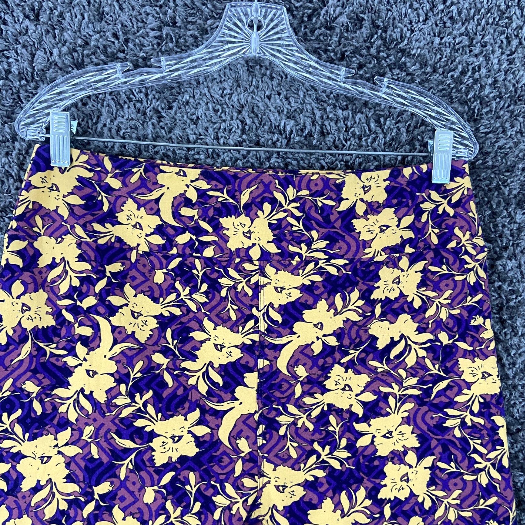 Vintage VINTAGE LuLaRoe Tall & Curvy Leggings Shirt? Size 40" / US 18 - 4 Thumbnail