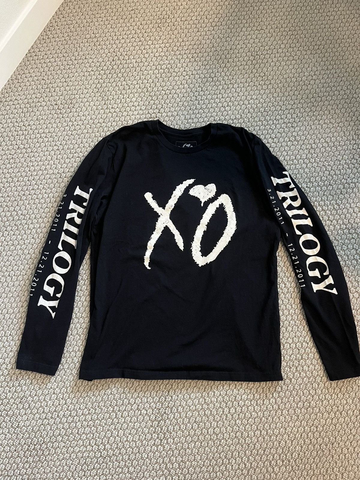 XO The Weeknd Trilogy 5 Year Anniversary along sleeve Size US L / EU 52-54 / 3 - 1 Thumbnail