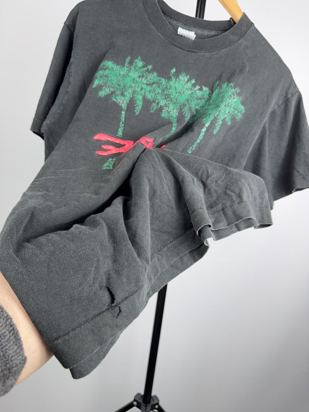 Vintage VNTG 90s Retro Florida Palm Trees USA Distressed Faded Tee Size US L / EU 52-54 / 3 - 10 Thumbnail