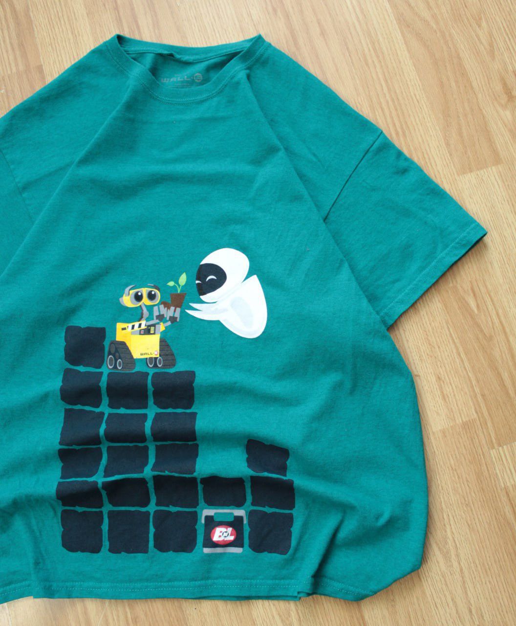 Disney 🔥 Wall-E Disney Pixar Vintage Movie T Shirt Robots Space Y2K Size US XL / EU 56 / 4 - 2 Thumbnail