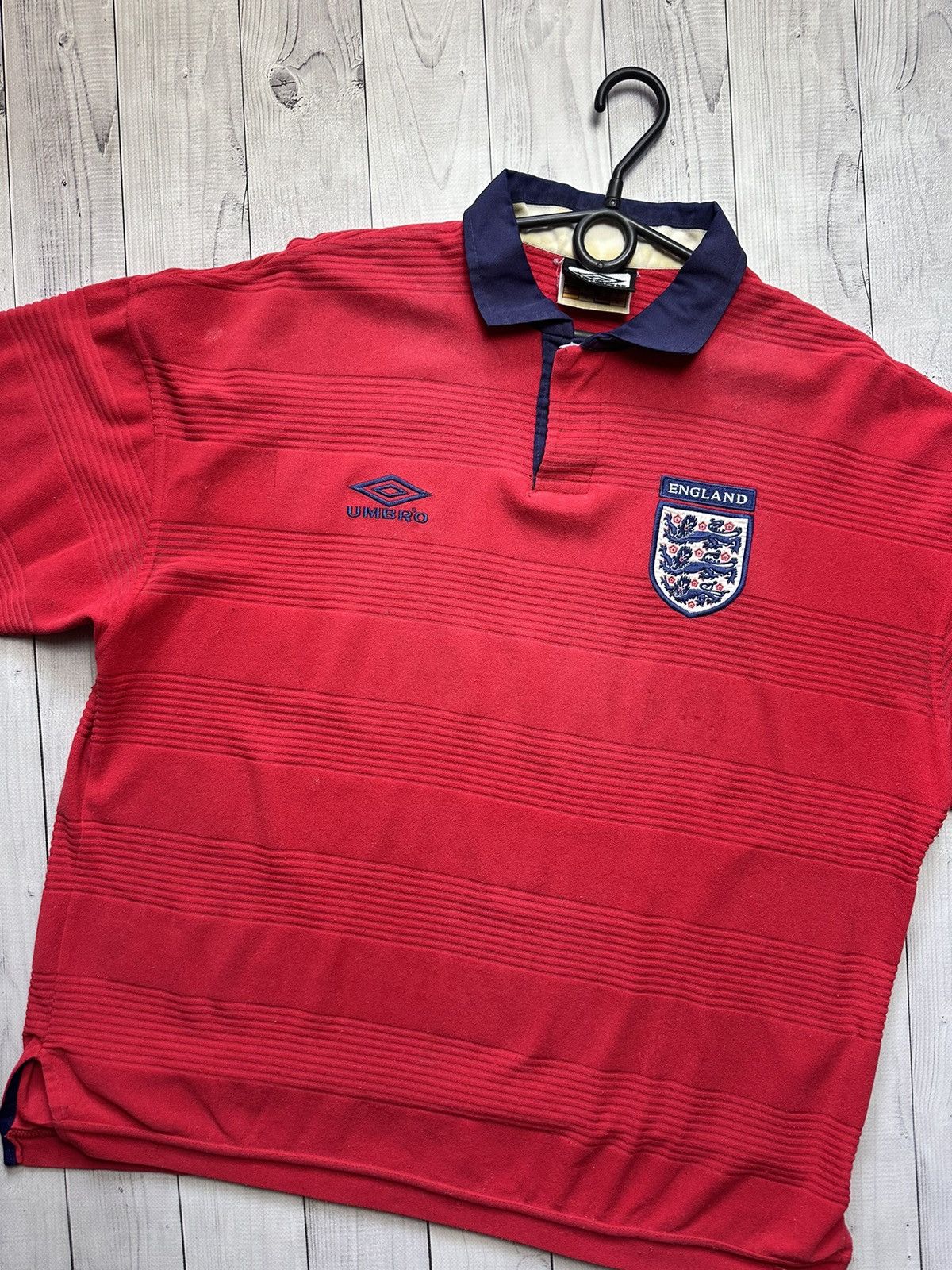 Umbro × Vintage Vintage England Umbro red soccer jersey size L Size US L / EU 52-54 / 3 - 2 Thumbnail