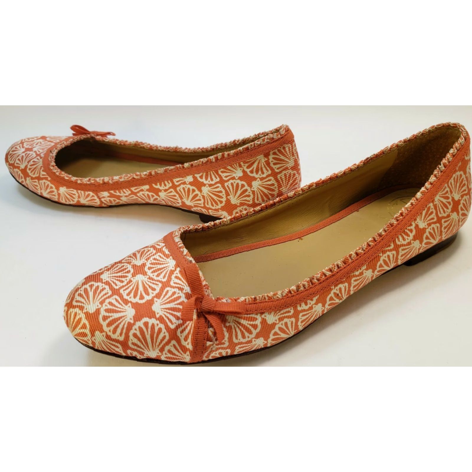 Lilly Pulitzer Lilly Pulitzer Flats Women's Size 6M Orange White Seashell Pattern Bow & Piping Ballet Flats Shoes M Crew Casual to Dress Business Size US 6 / IT 36 - 4 Thumbnail