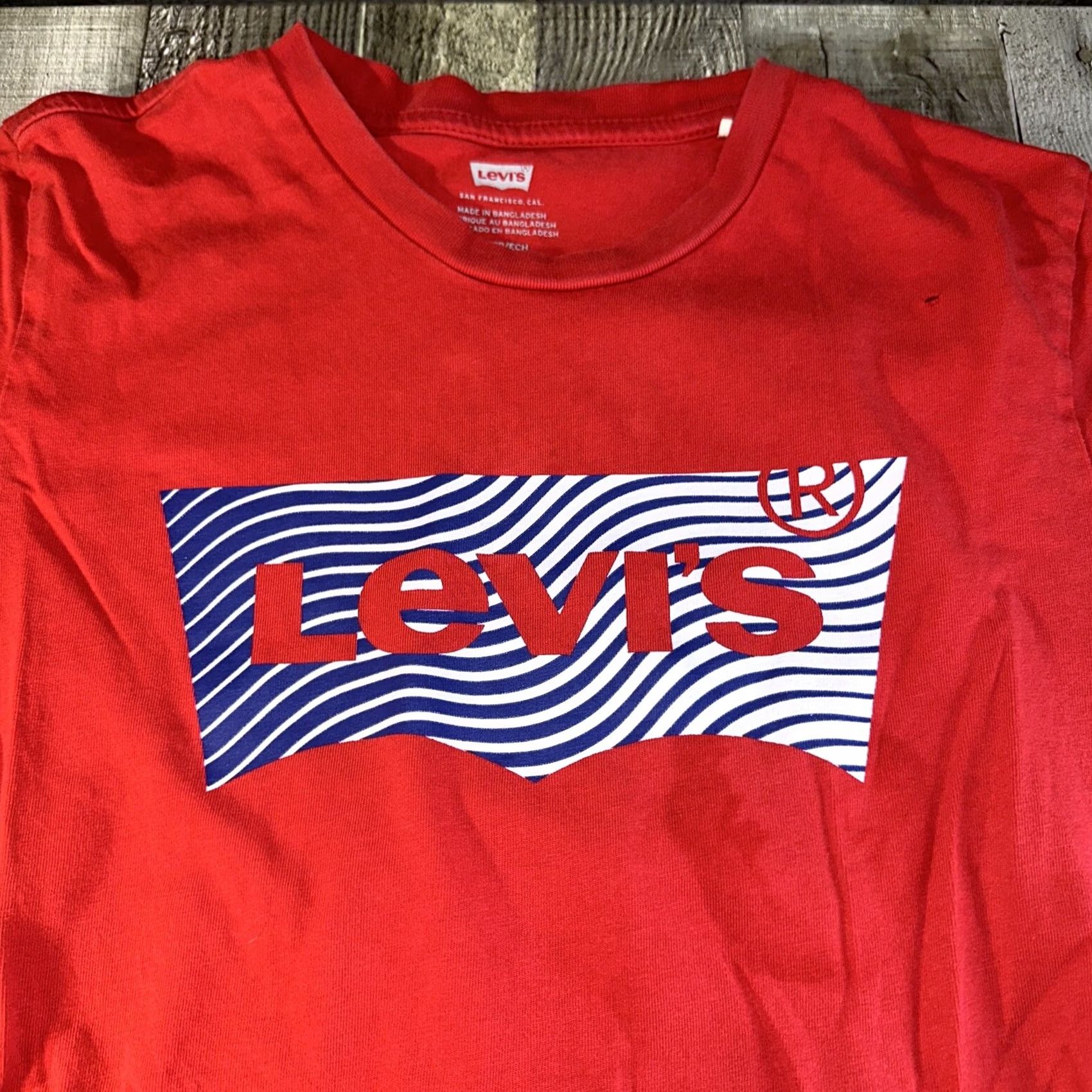 Levi's Levi's Shirt XS Mens Red Colorful Graphic Tees 17783-0139 Regular XS Size US XS / EU 42 / 0 - 2 Thumbnail