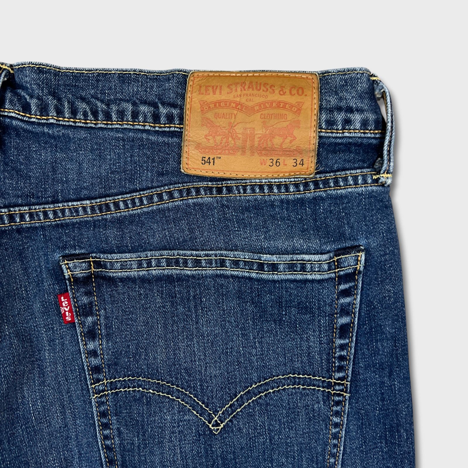 Levi's × Vintage Levi's 541 Jeans 36x34 Athletic Taper American Denim Pants Size US 36 / EU 52 - 7 Thumbnail