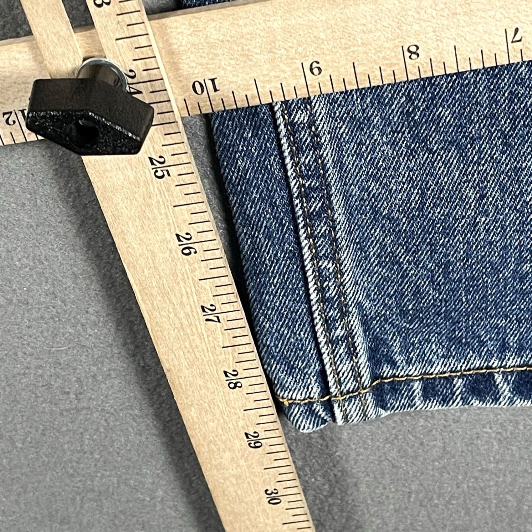 Levi's Levi's 505 Jeans Denim Blue Medium Wash 34x30 Regular Waist 34 Inseam 30 Belt Loops Zipper Button Men Size US 34 / EU 50 - 8 Thumbnail