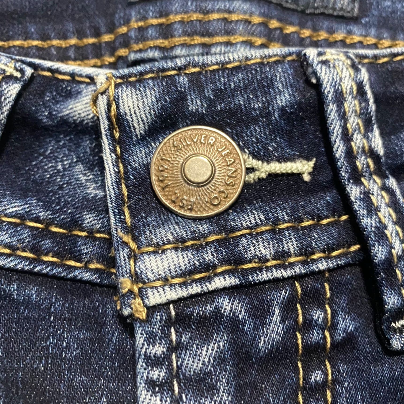 Silver Jeans Co. Silver Jeans Womens sz 28 Blue Denim Dark Wash Low Rise Suki Skinny Crop Size 28" / US 6 / IT 42 - 4 Thumbnail