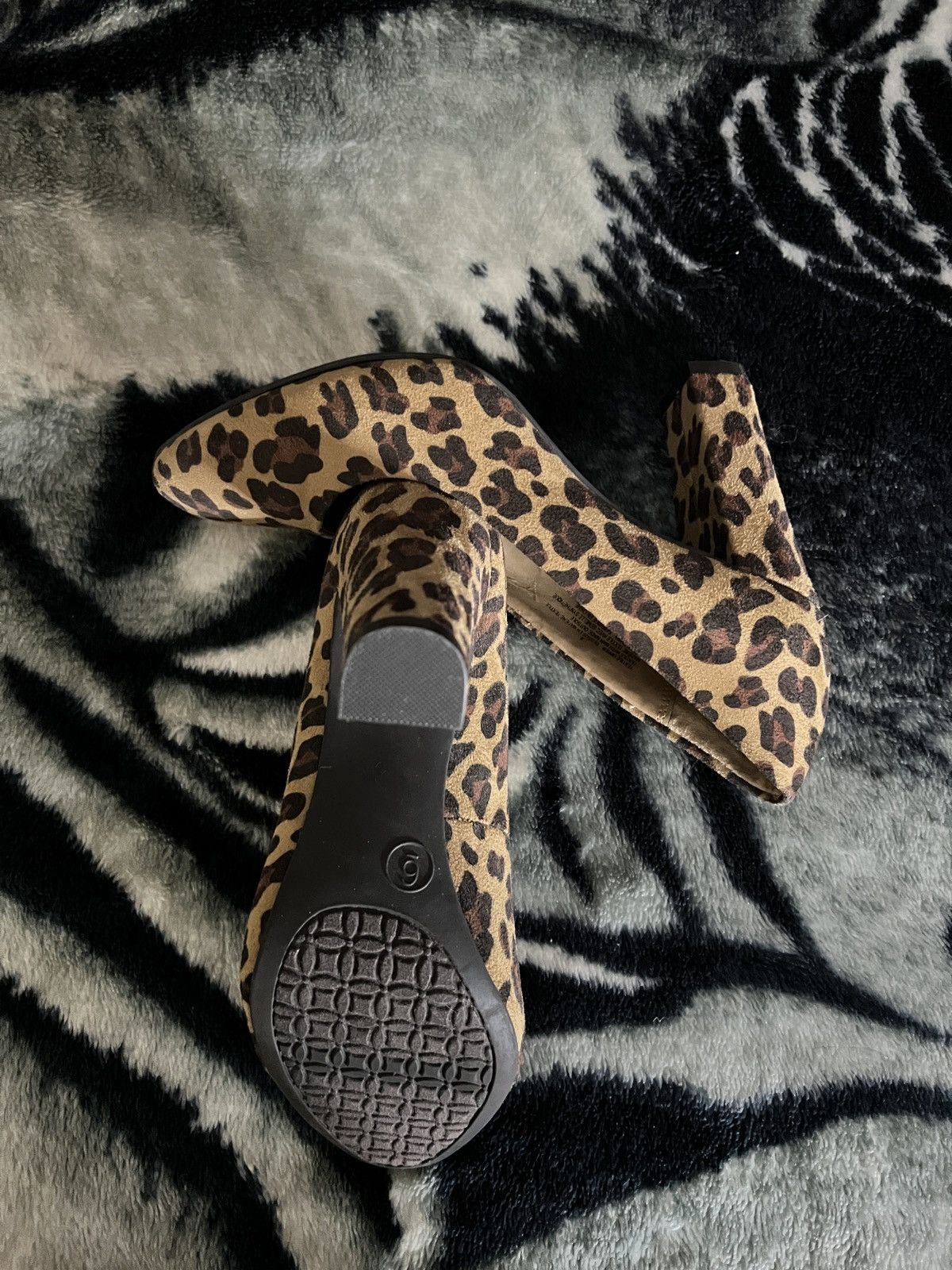Merona Cheetah Heels Size US 6 / IT 36 - 3 Thumbnail