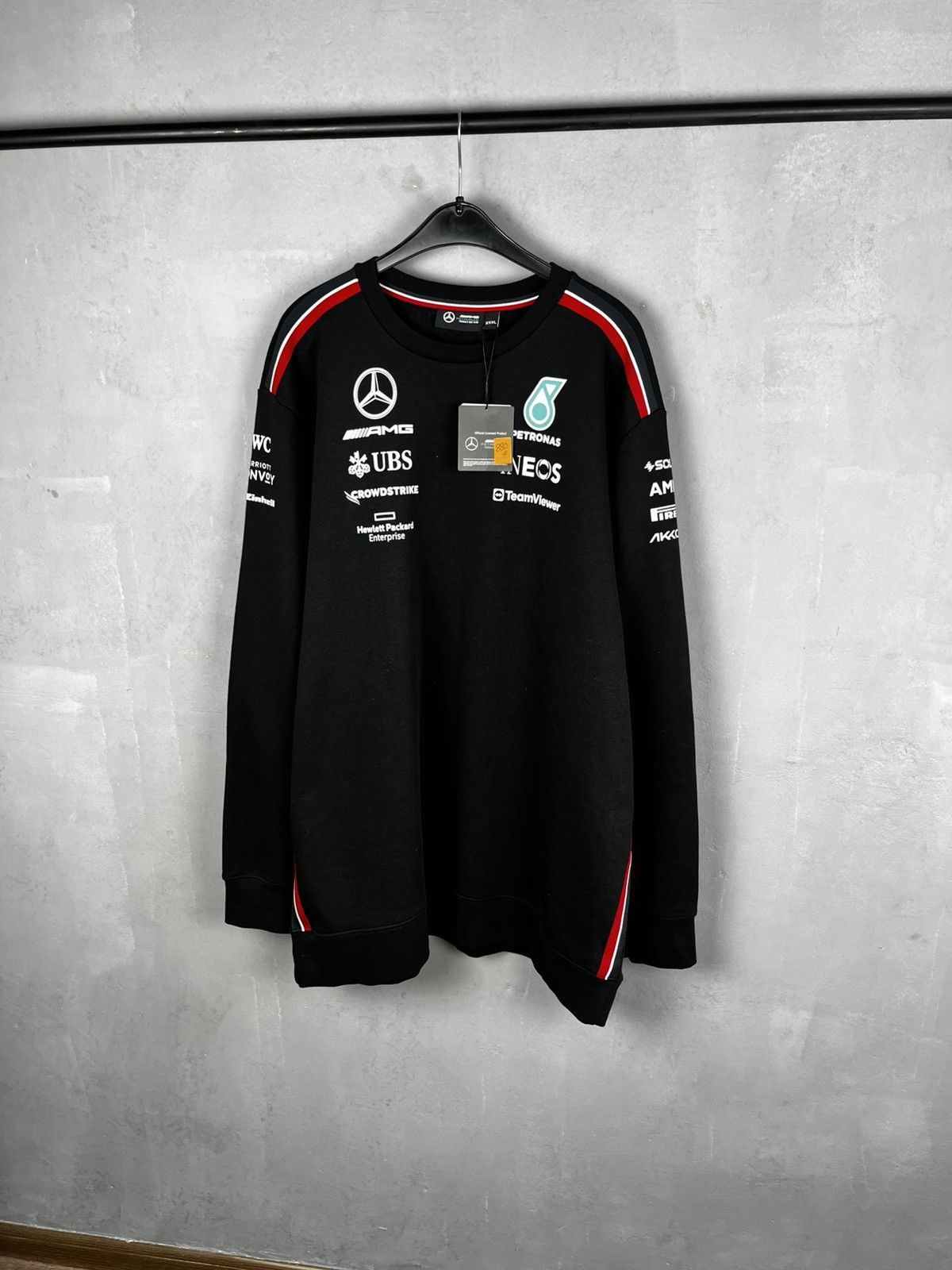 Mercedes-Benz AMG Petronas formula one team sweatshirt Size US XXL / EU 58 / 5 - 4 Thumbnail