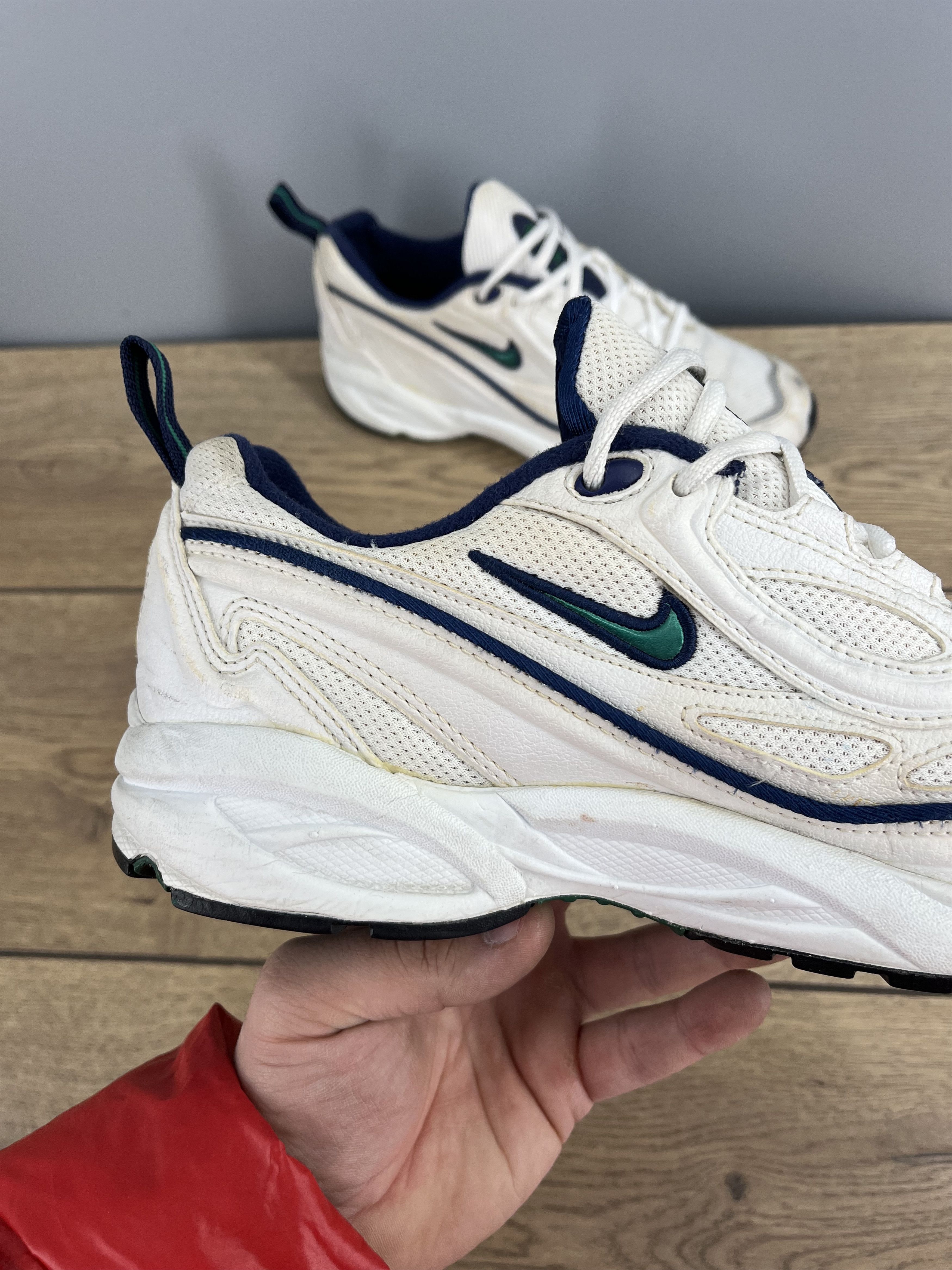 Nike Vintage Nike Air Sneakers US 9.5 EU 41 Retro 90s White Size US 9.5 / IT 39.5 - 13 Thumbnail
