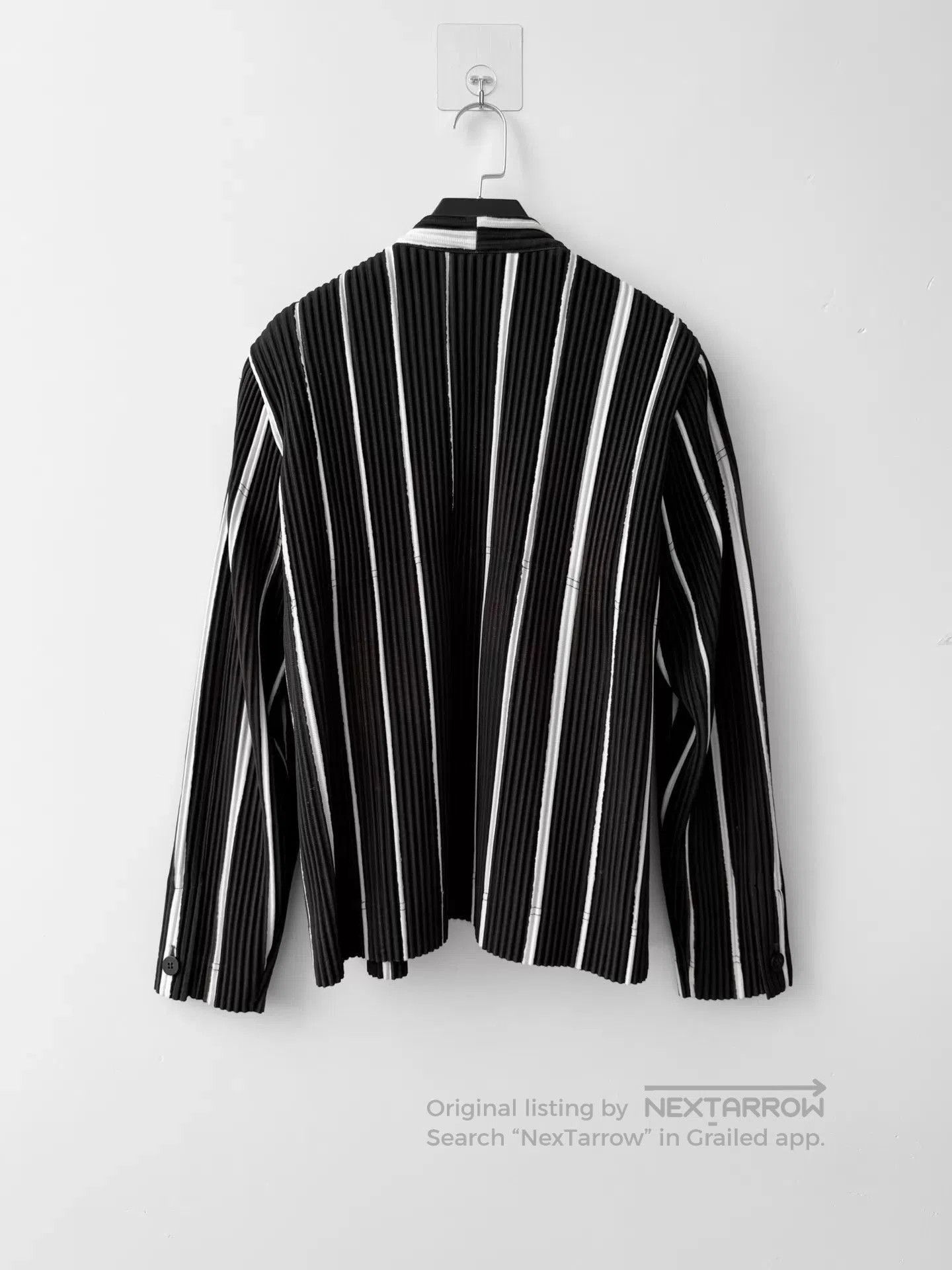 Issey Miyake Black Striped Pleated Long Sleeve Cardigan. Size US M / EU 48-50 / 2 - 4 Thumbnail