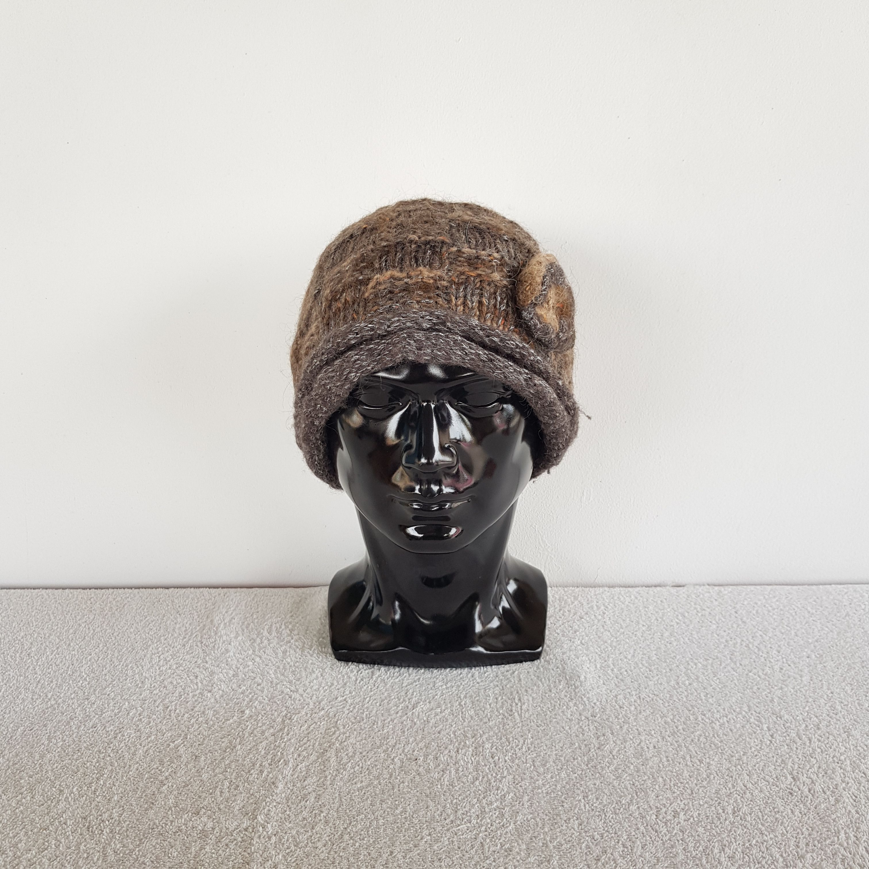 Homespun Knitwear × Japanese Brand Vintage Japanese Crochet Beanie Nice Design Winter Snow Caps Size ONE SIZE - 2 Thumbnail