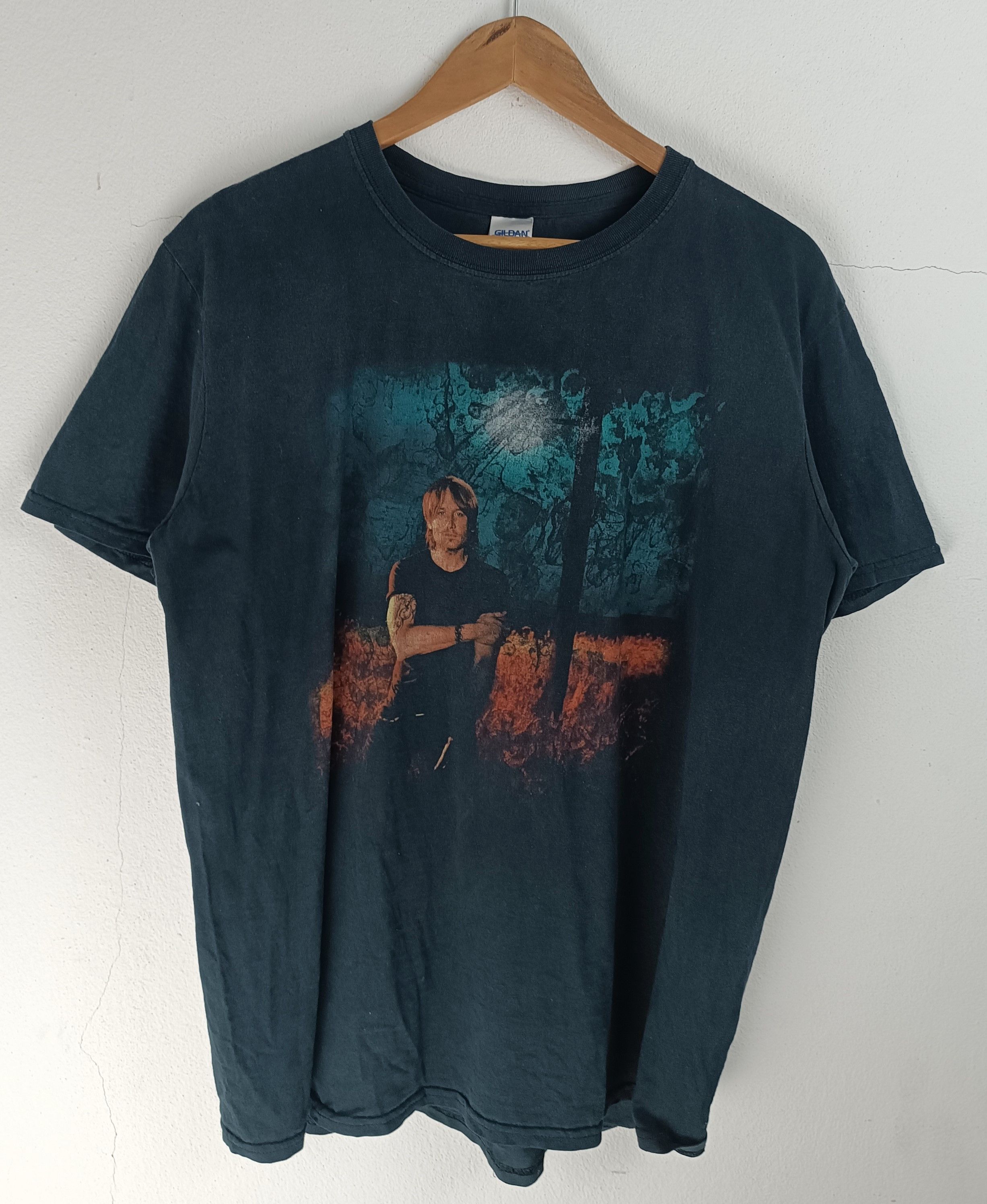 FADED VINTAGE 2014 KEITH URBAN TOUR TEE blake shelton church