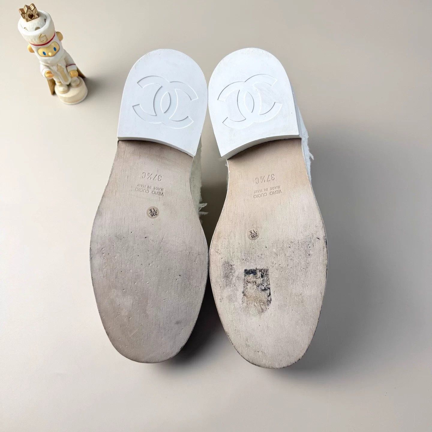 Chanel CHANEL White Gold CC Logo Loafers 37.5 Size US 6.5 / IT 36.5 - 7 Thumbnail