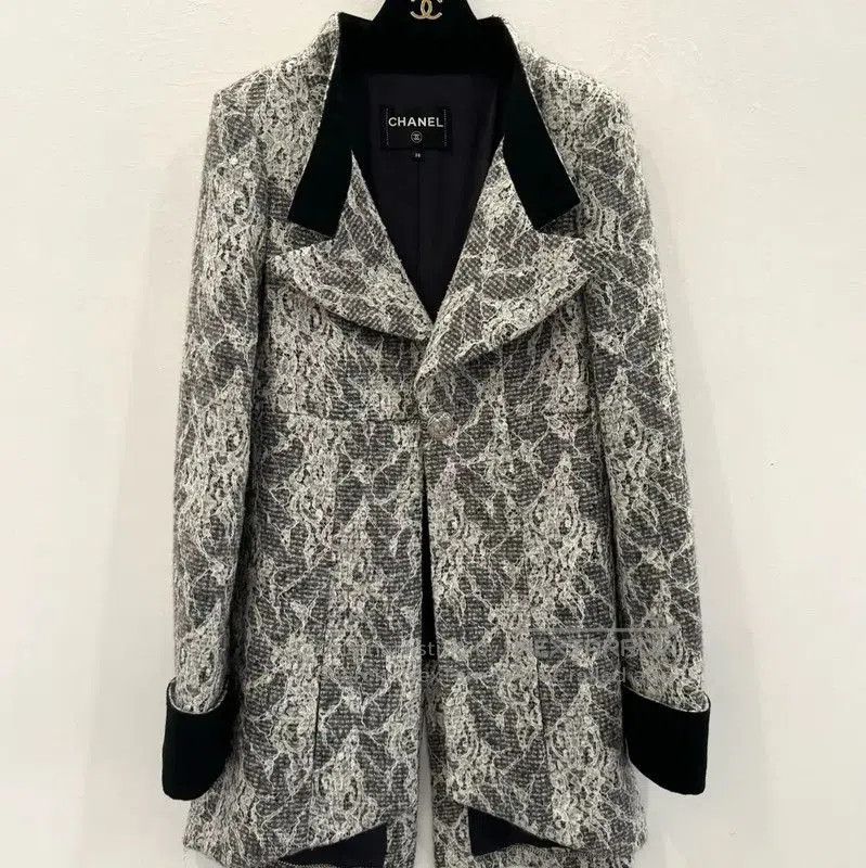 Chanel Black Wool Jacket for Women .