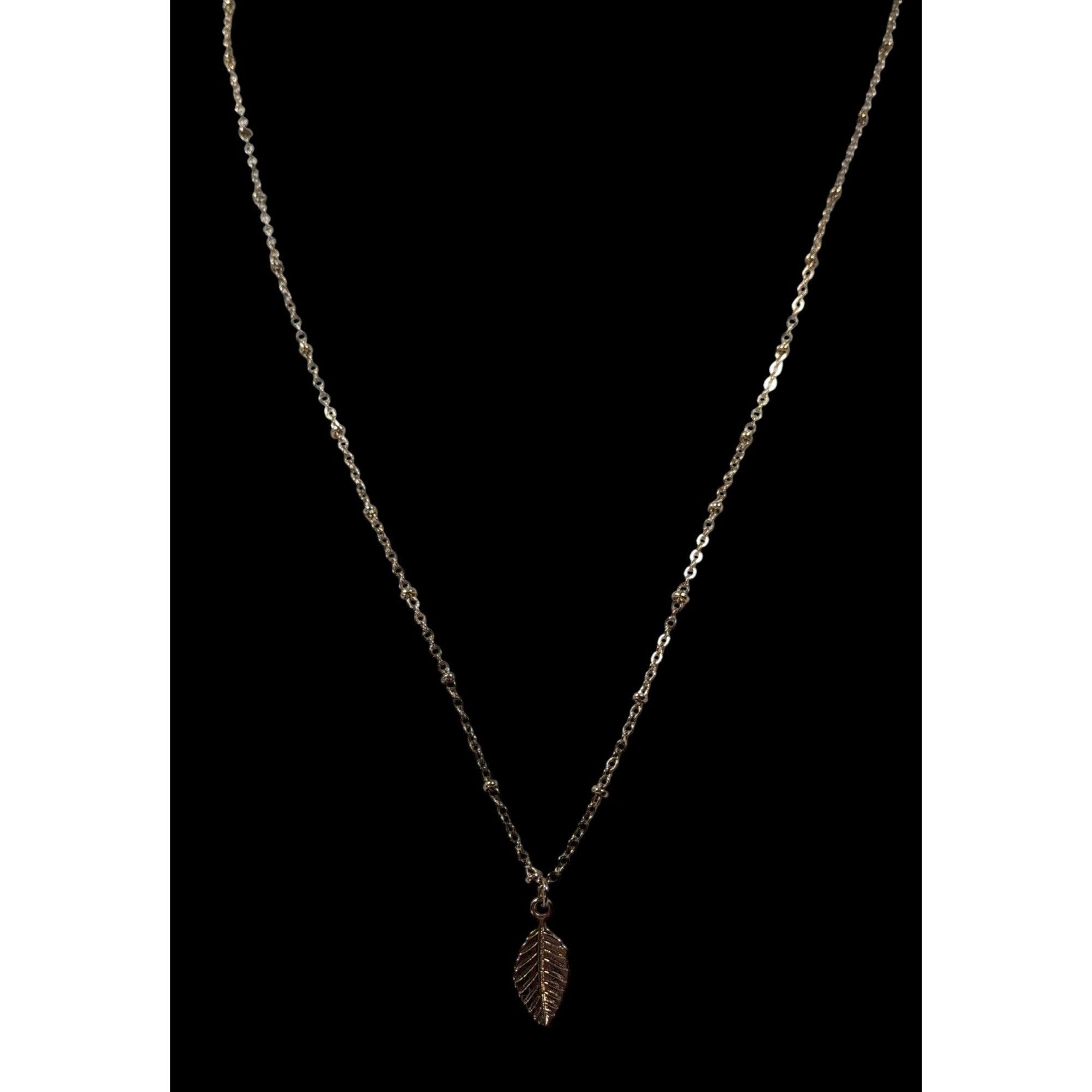 Other Minimalist Leaf Shaped Gold Tone Pendant Necklace Size ONE SIZE - 2 Thumbnail