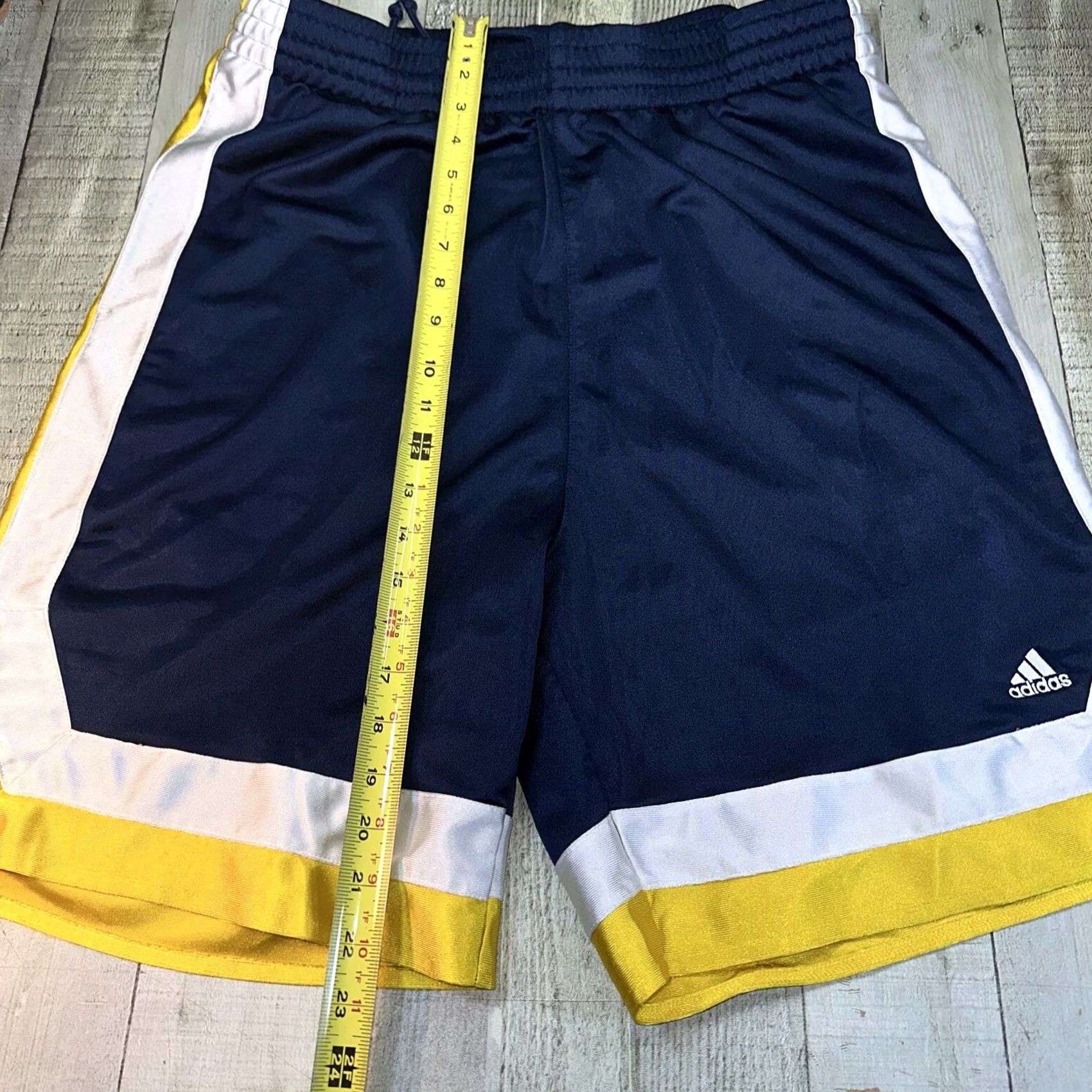 Adidas VINTAGE adidas Basketball Shorts Men L Blue Gold Satin Pockets Athletic Size US 33 - 3 Thumbnail