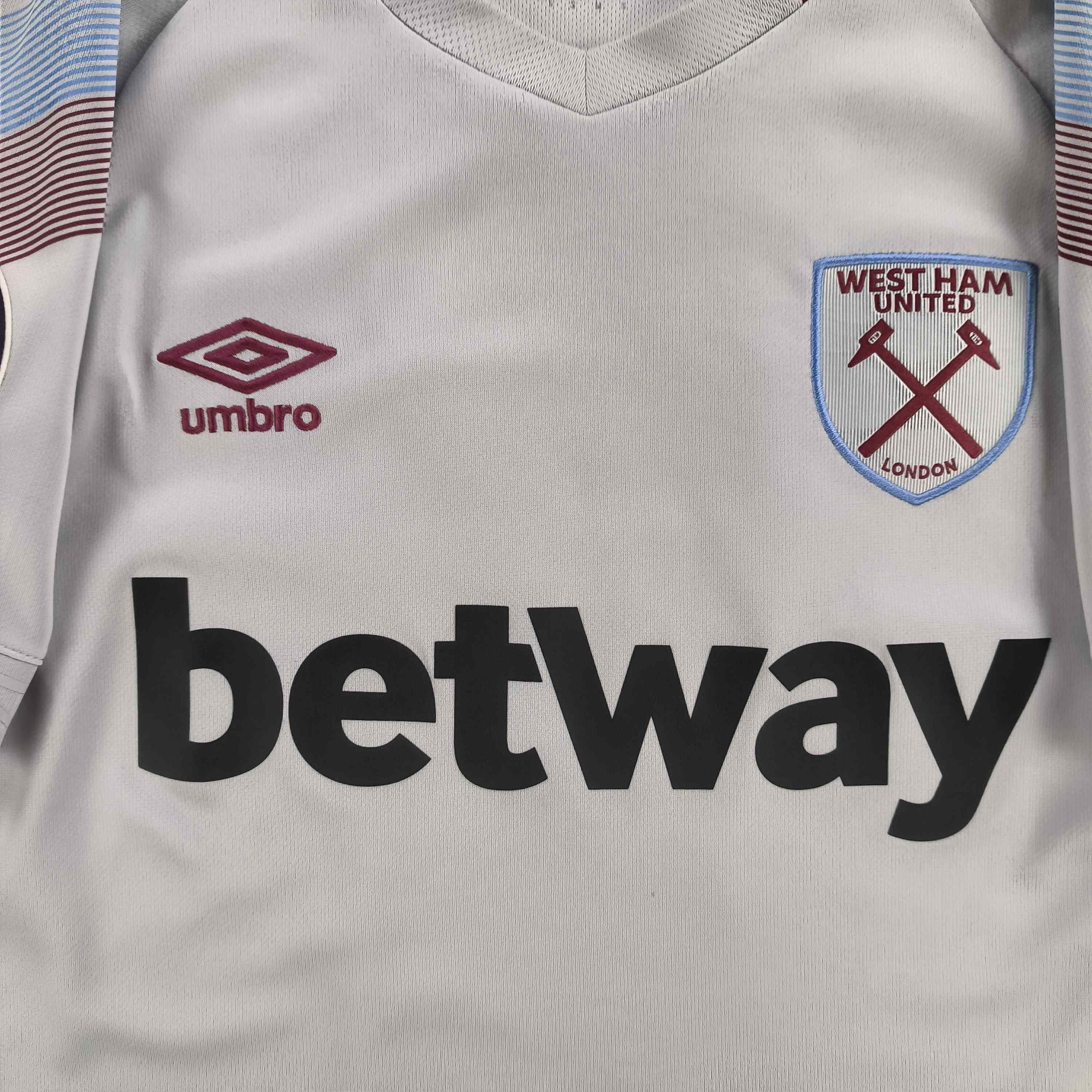 Umbro West Ham United 18-19 third Arnautovic football jersey sz S Size US S / EU 44-46 / 1 - 3 Thumbnail