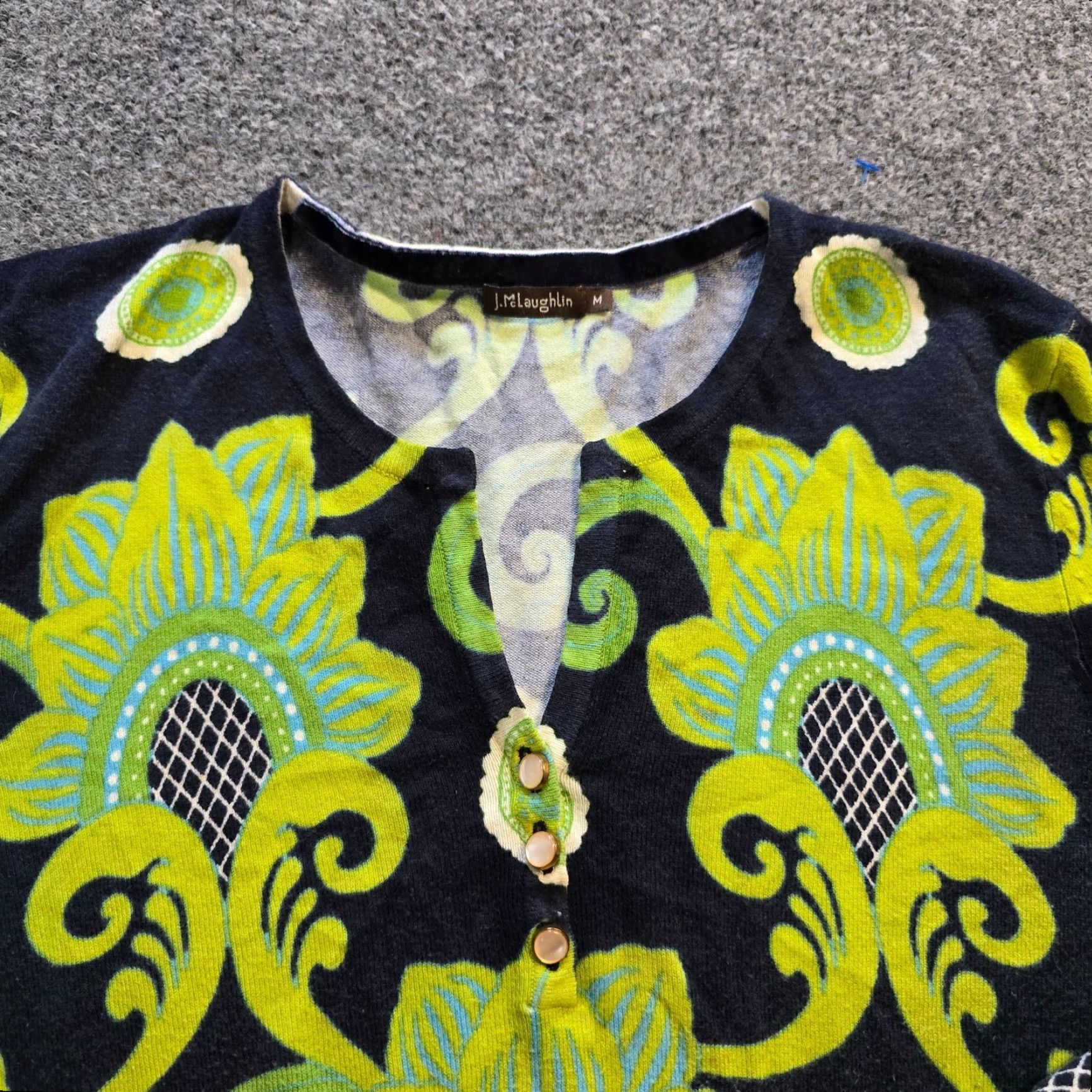 J.McLaughlin J McLaughlin Sweater Womens Size Medium Black Green Floral Lightweight Casual Pullover Long Sleeve V-Neck Knit Cotton Modal Regular Dressy? Size M / US 6-8 / IT 42-44 - 2 Thumbnail