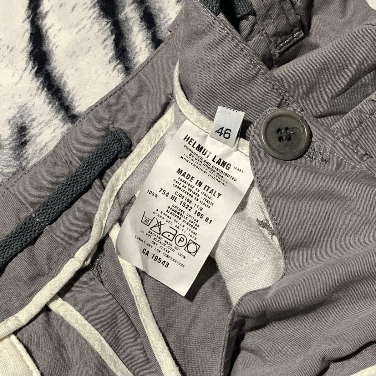 Helmut Lang Helmut Lang Vintage Cargo 3D Shorts Italy Size 46/S Military Size US 30 / EU 46 - 6 Thumbnail