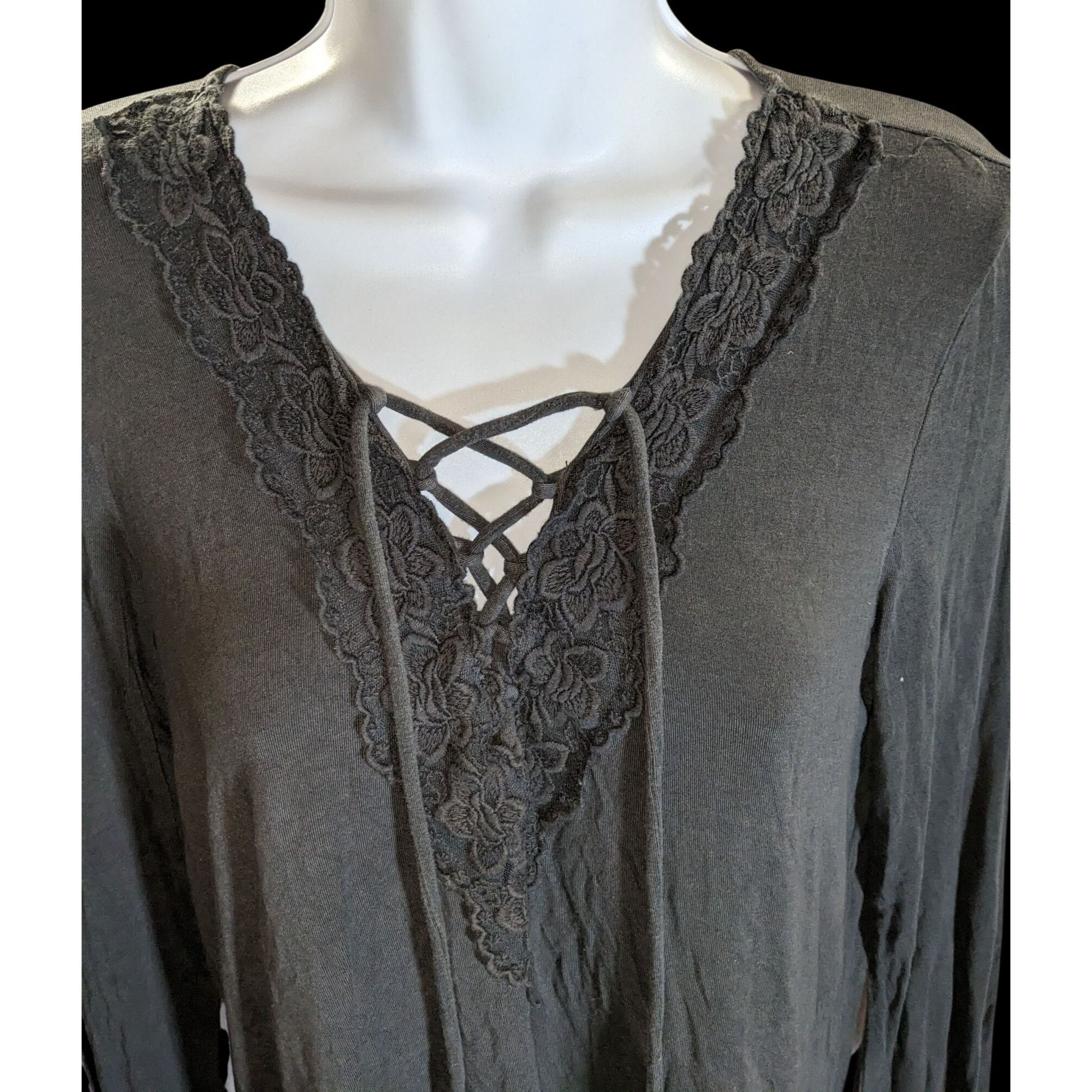 American Eagle Outfitters American Eagle Soft & Sexy Lace Up Top Grey Long Sleeve Medi Size M / US 6-8 / IT 42-44 - 2 Thumbnail