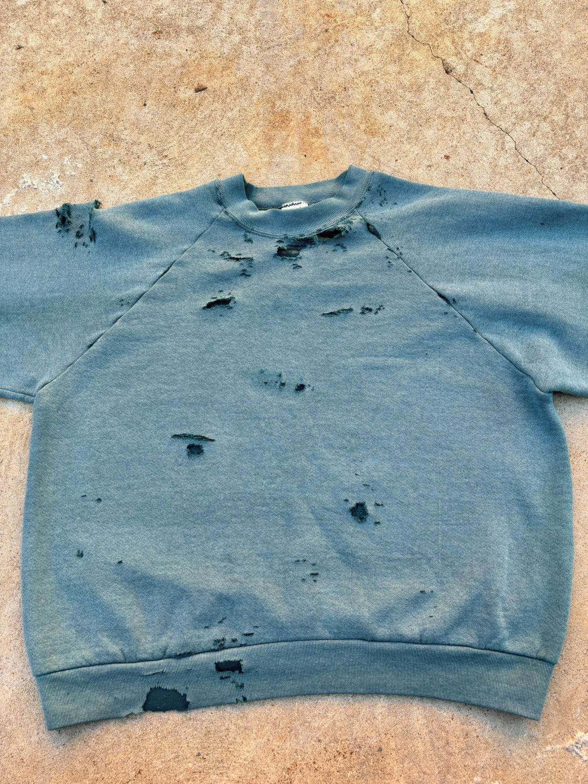 Vintage Thrashed Fruit Of The Loom Sweatshirt Size US L / EU 52-54 / 3 - 10 Thumbnail