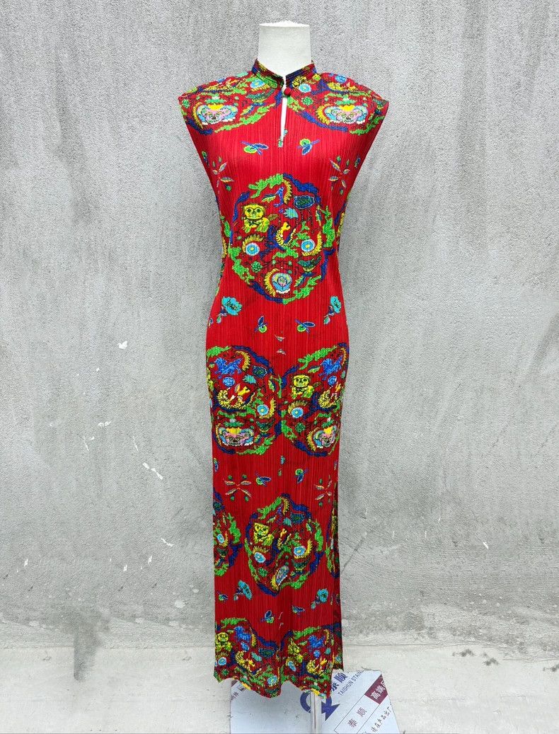 Issey Miyake Issey Miyake size:4 Red lion dance pleated dress Size XS / US 0-2 / IT 36-38 - 1 Thumbnail