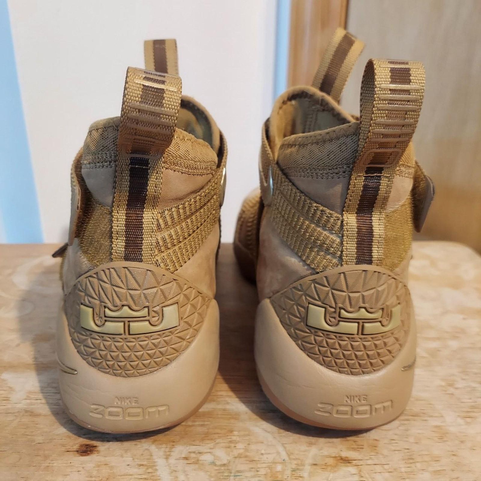 Nike Nike Zoom Lebron Soldier 11 Men's US 9.5 Brown Sneaker Shoes Size US 11 / EU 44 - 3 Thumbnail