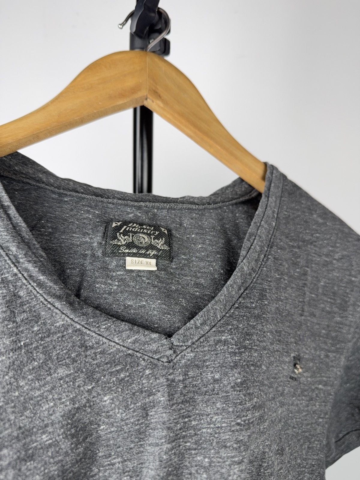 Diesel Luxury 00s Diesel Industry Italy Gray V-Neck Logo T-Shirt Size US L / EU 52-54 / 3 - 8 Thumbnail